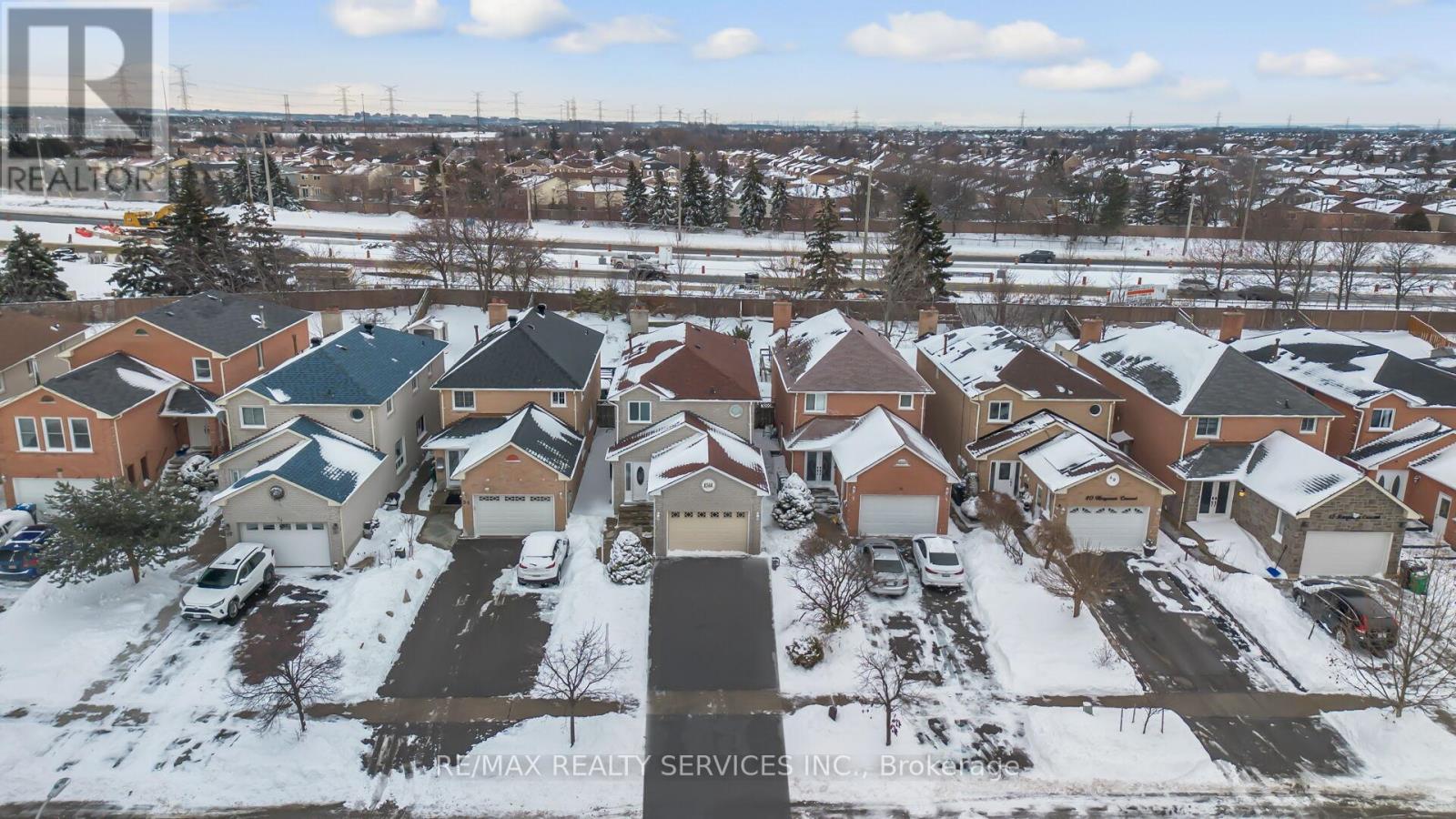 36 Merganser Crescent, Brampton, Ontario  L6W 4E7 - Photo 2 - W12706054