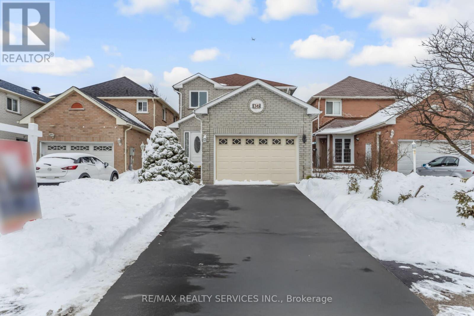 36 Merganser Crescent, Brampton, Ontario  L6W 4E7 - Photo 5 - W12706054