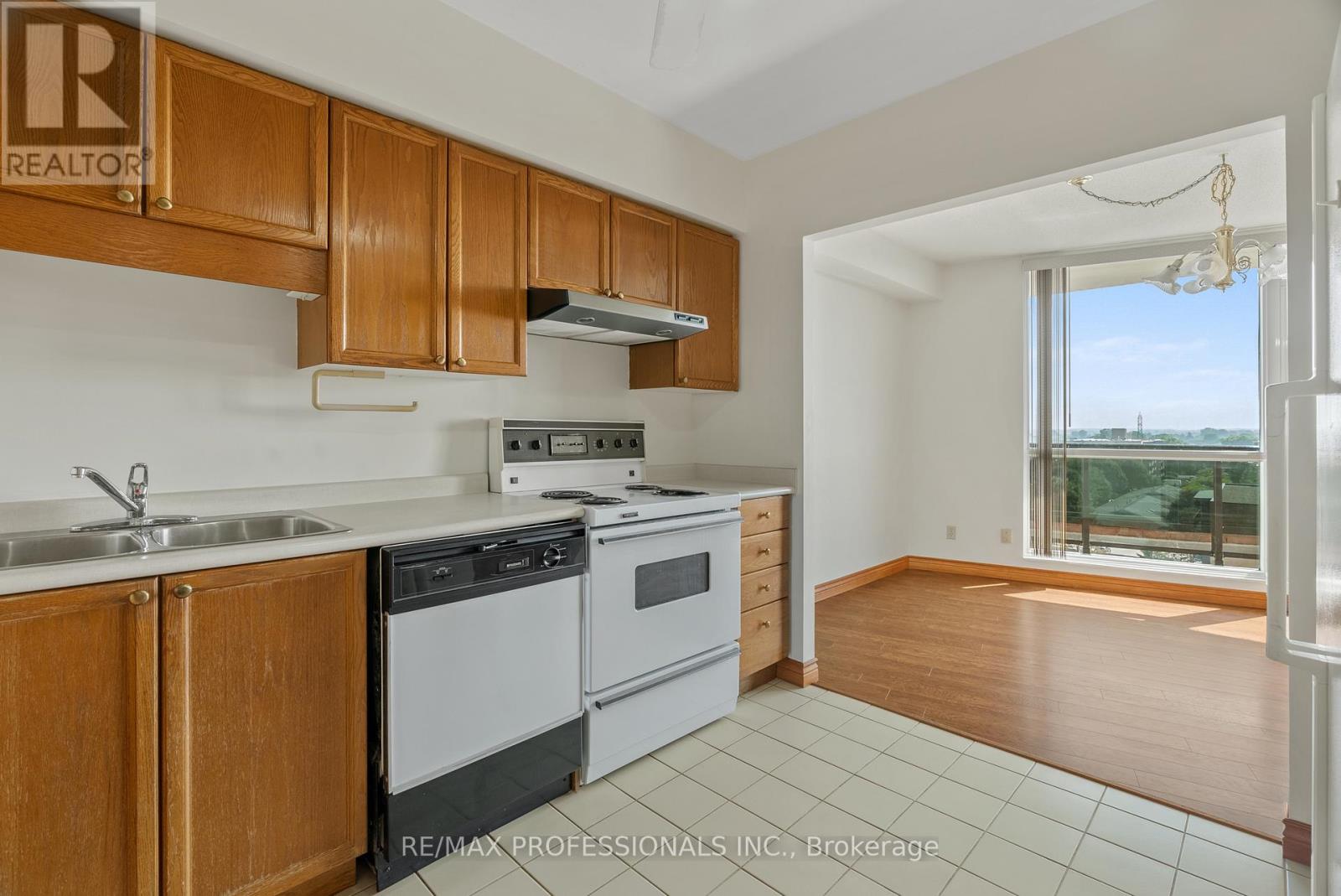 905 - 9 Bonheur Court, Brantford, Ontario  N3P 1Z5 - Photo 8 - X12706048