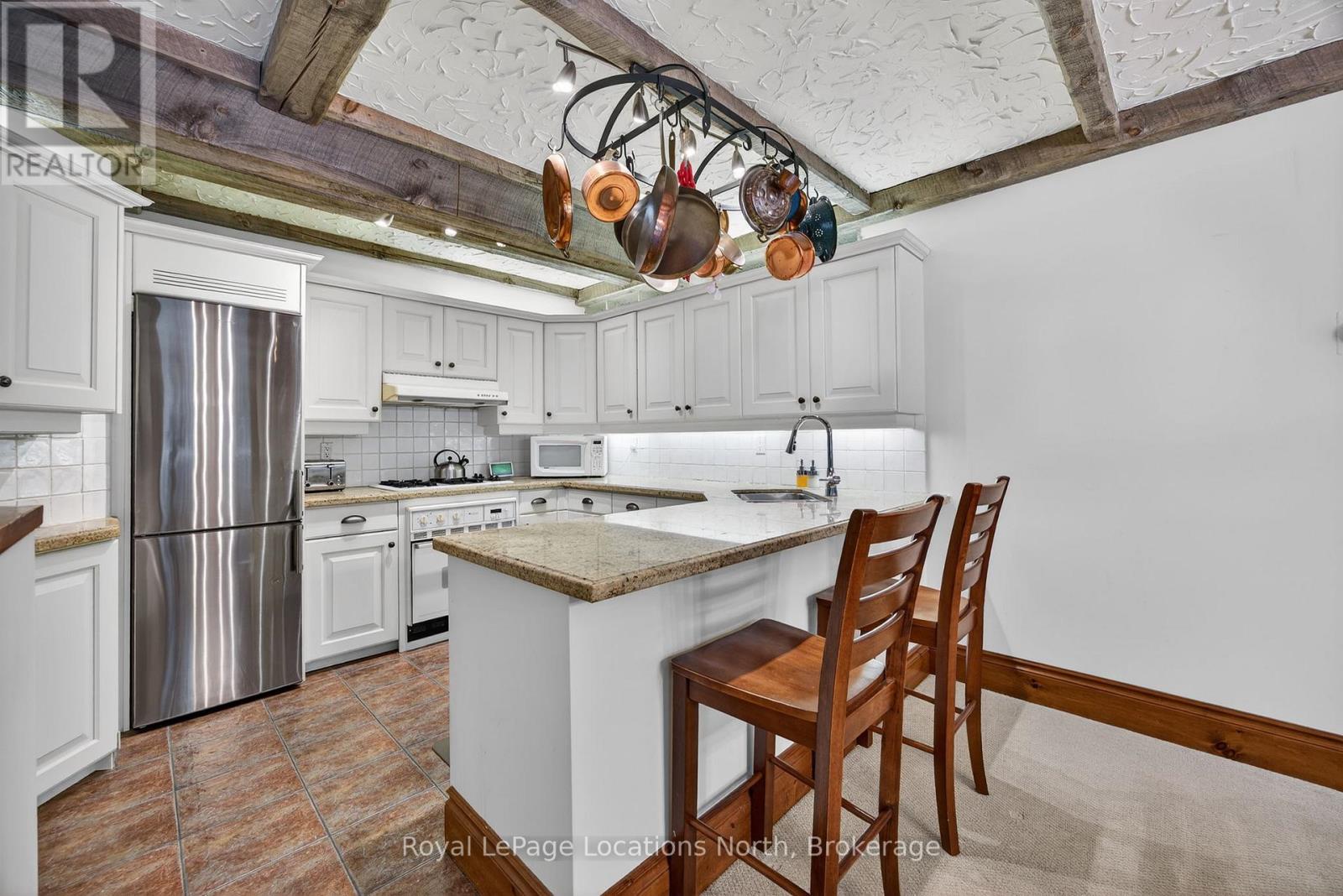 132 Pioneer Lane, Blue Mountains, Ontario  L9Y 0M7 - Photo 11 - X12706126