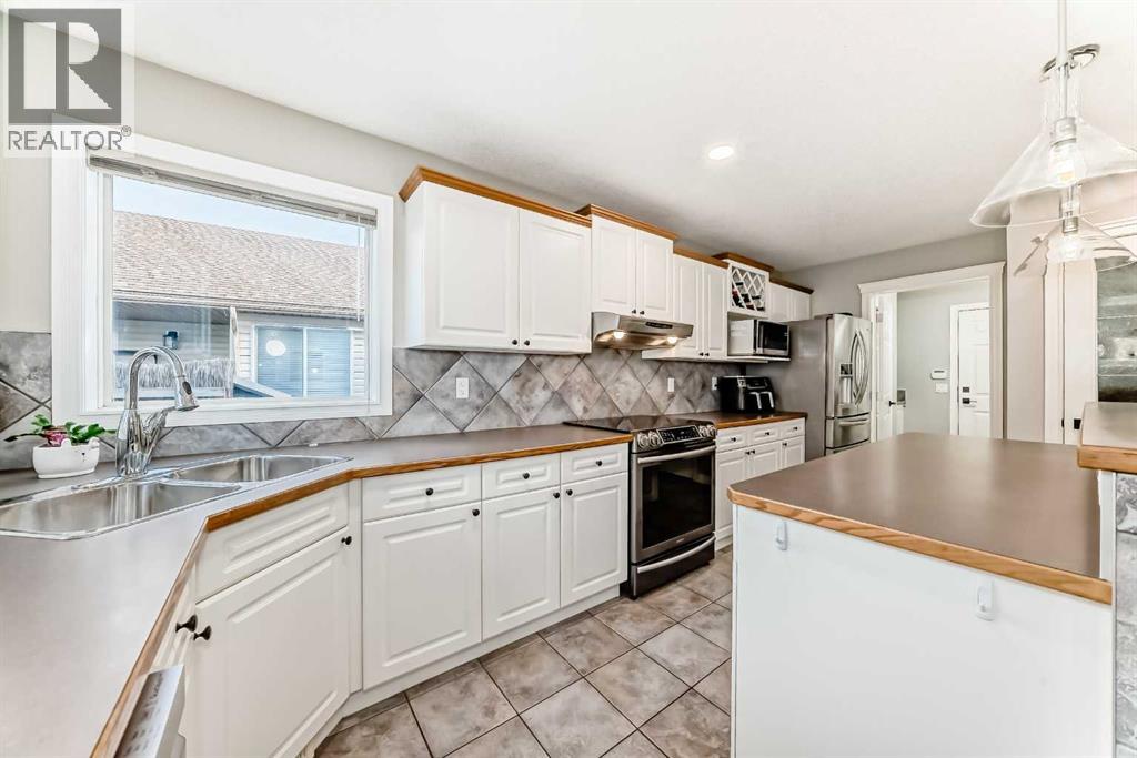 115 West Lakeview Circle, Chestermere, Alberta  T1X 1H7 - Photo 12 - A2278495