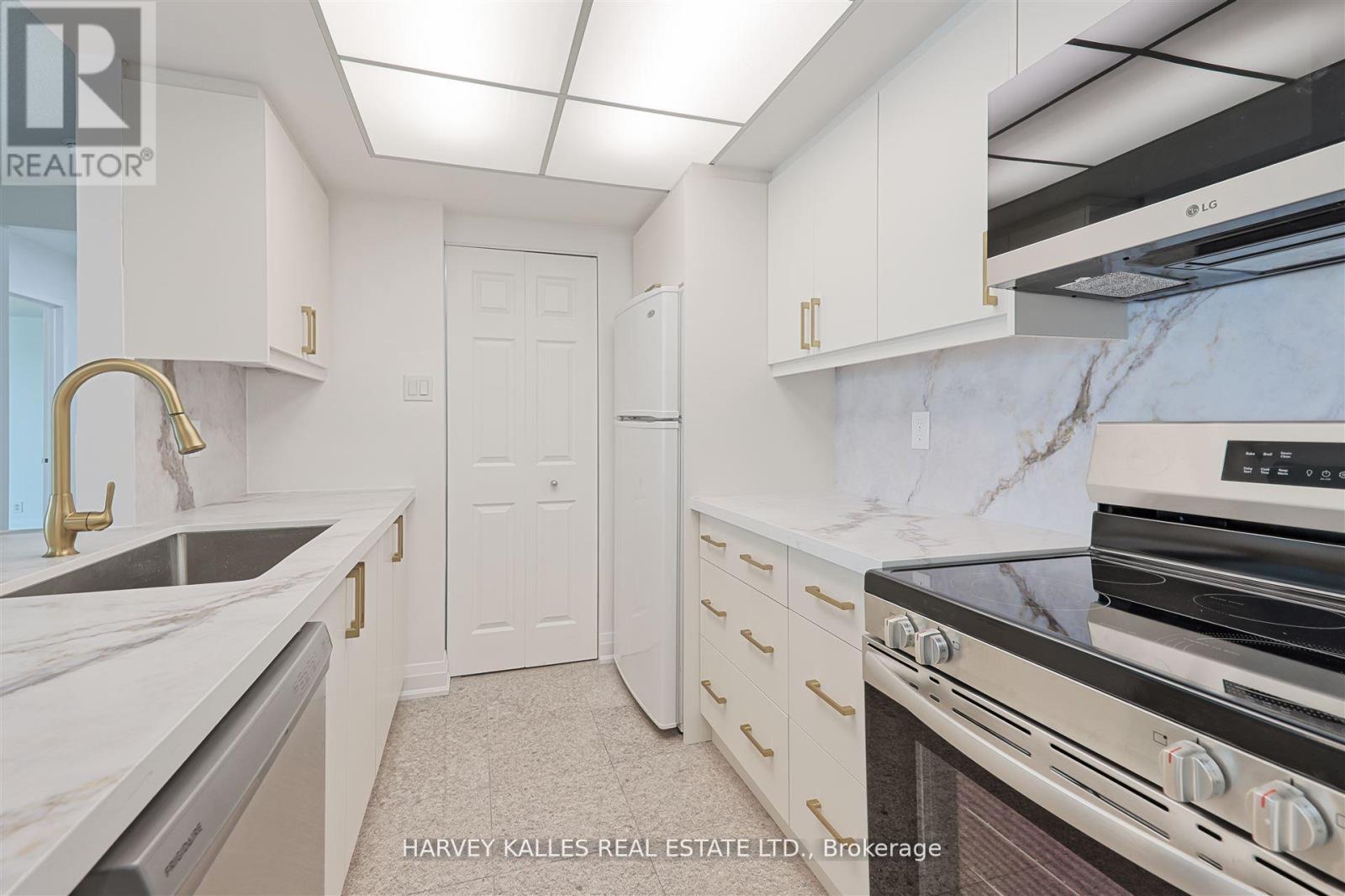 2506 - 99 Harbour Square, Toronto, Ontario  M5J 2H2 - Photo 10 - C12706110