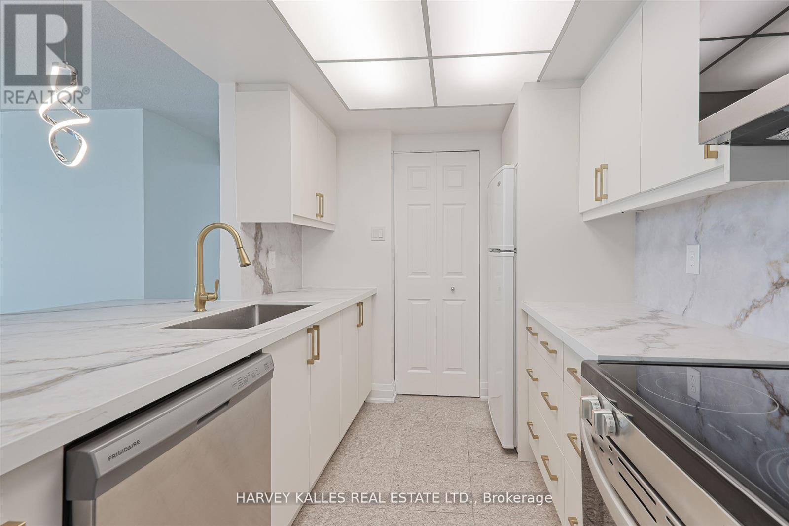 2506 - 99 Harbour Square, Toronto, Ontario  M5J 2H2 - Photo 11 - C12706110