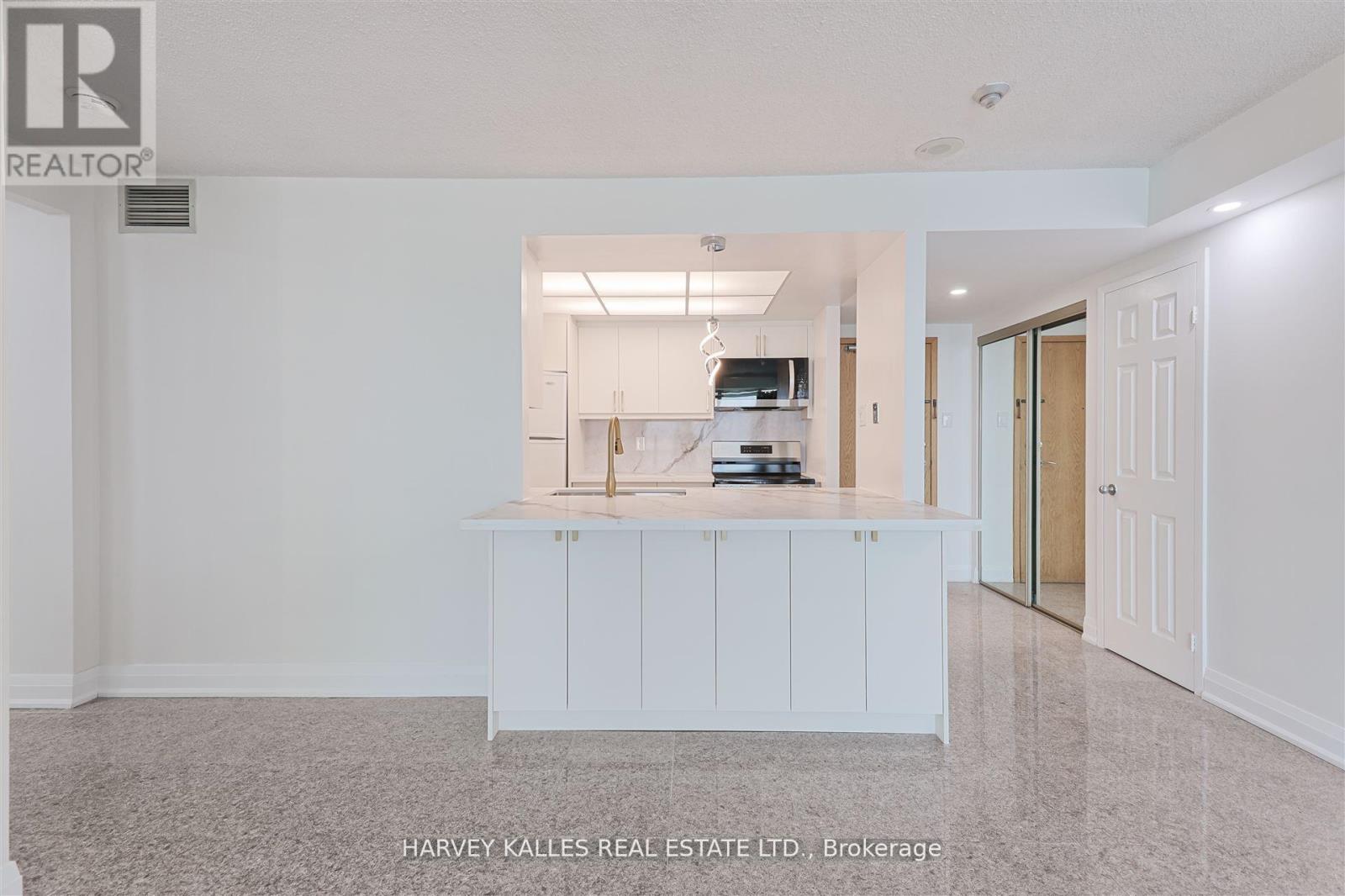 2506 - 99 Harbour Square, Toronto, Ontario  M5J 2H2 - Photo 21 - C12706110