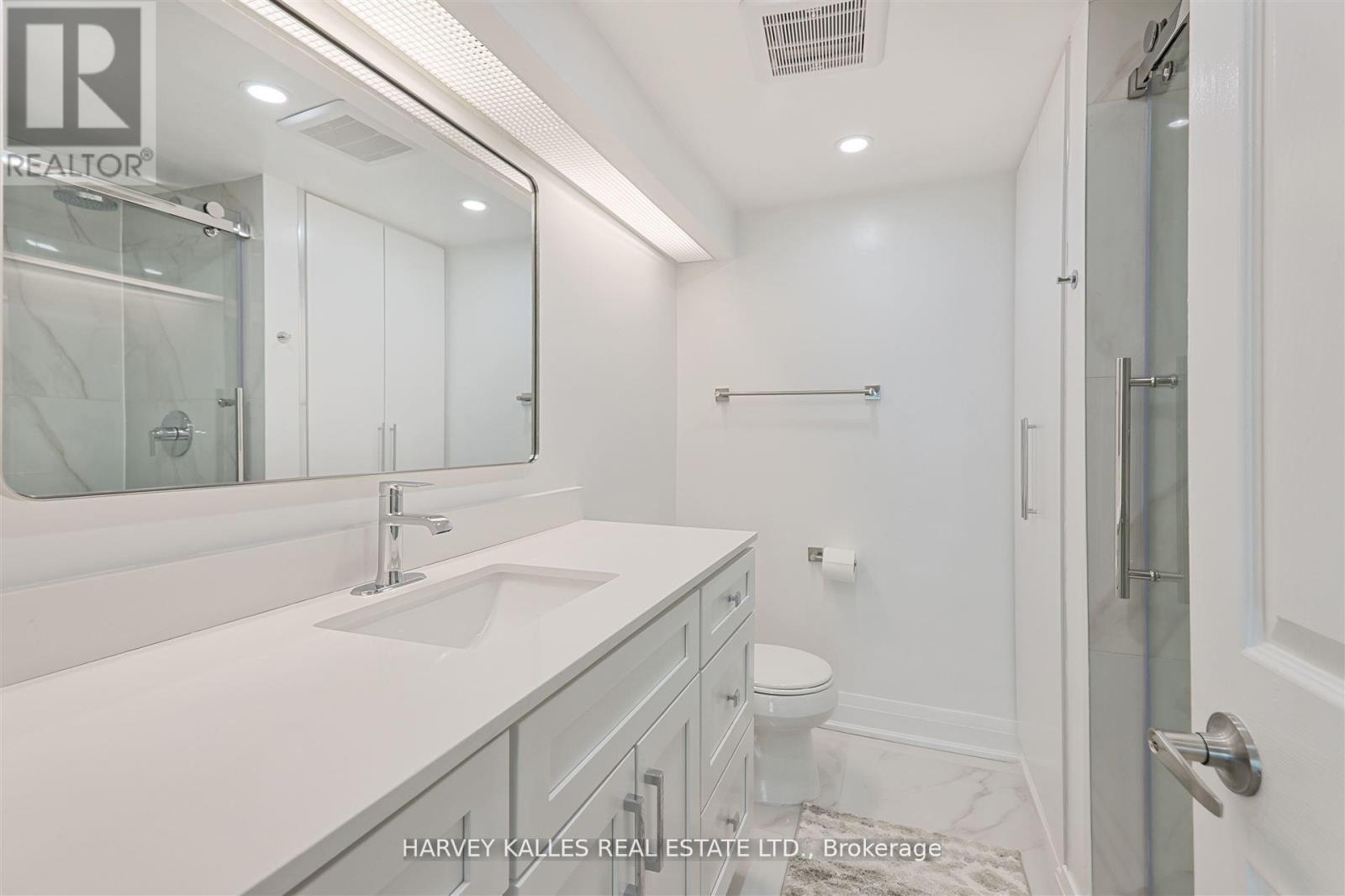 2506 - 99 Harbour Square, Toronto, Ontario  M5J 2H2 - Photo 26 - C12706110