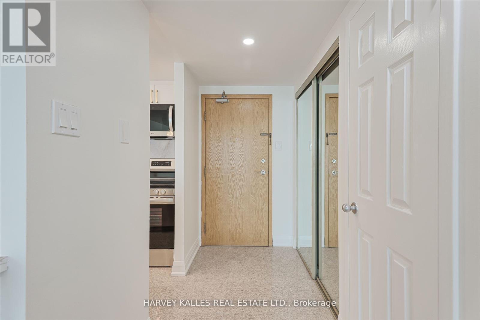 2506 - 99 Harbour Square, Toronto, Ontario  M5J 2H2 - Photo 7 - C12706110