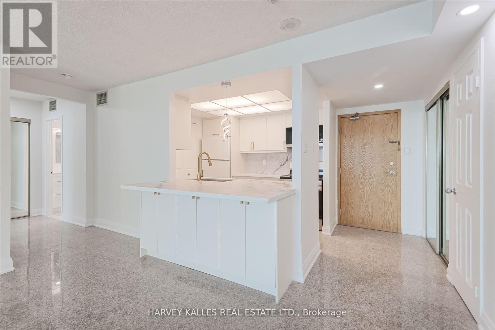 2506 - 99 Harbour Square, Toronto, Ontario  M5J 2H2 - Photo 8 - C12706110