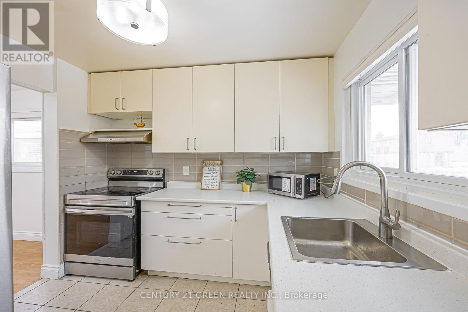 24 Jackman Drive, Brampton, Ontario  L6S 2L7 - Photo 6 - W12706082