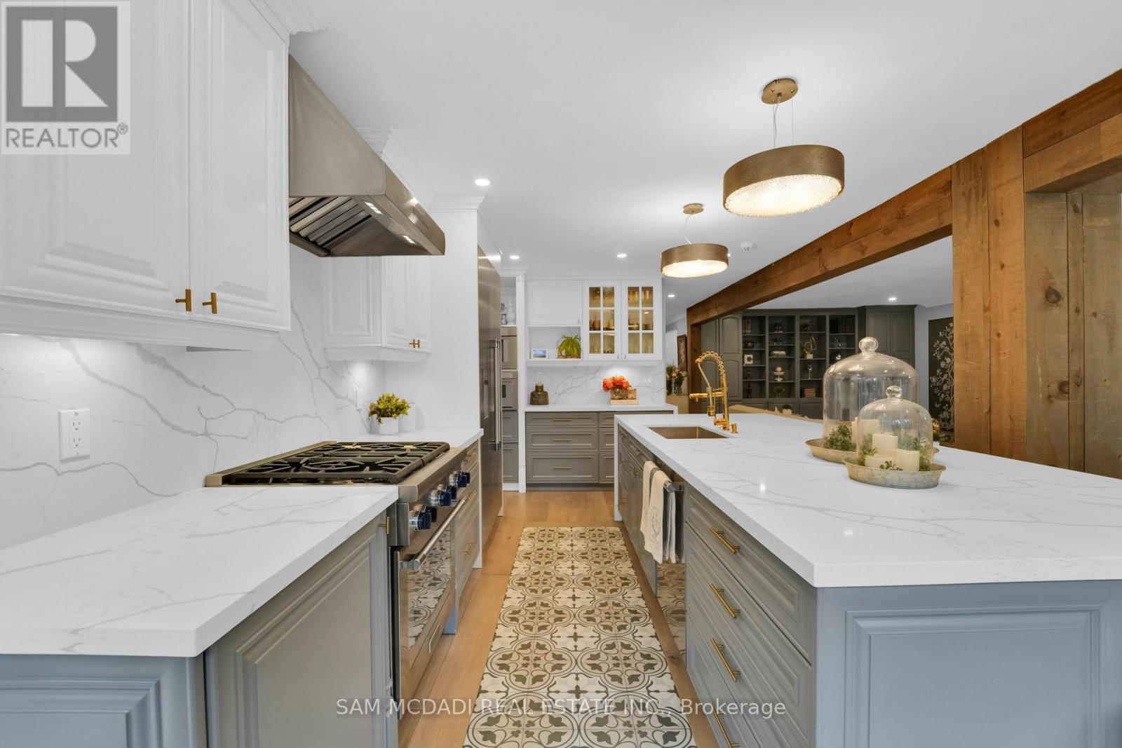 807 Indian Road, Mississauga, Ontario  L5H 1R4 - Photo 10 - W12706108