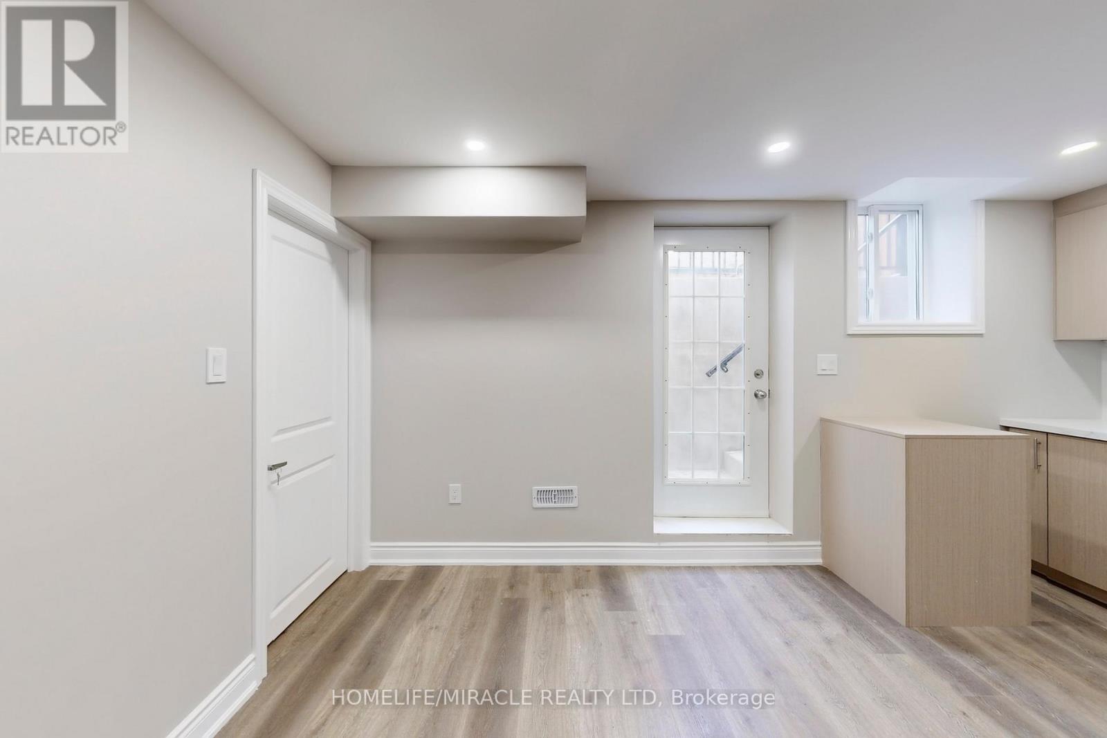 Bsmnt - 328 Dalgleish Gardens, Milton, Ontario  L9T 6Z6 - Photo 3 - W12706124