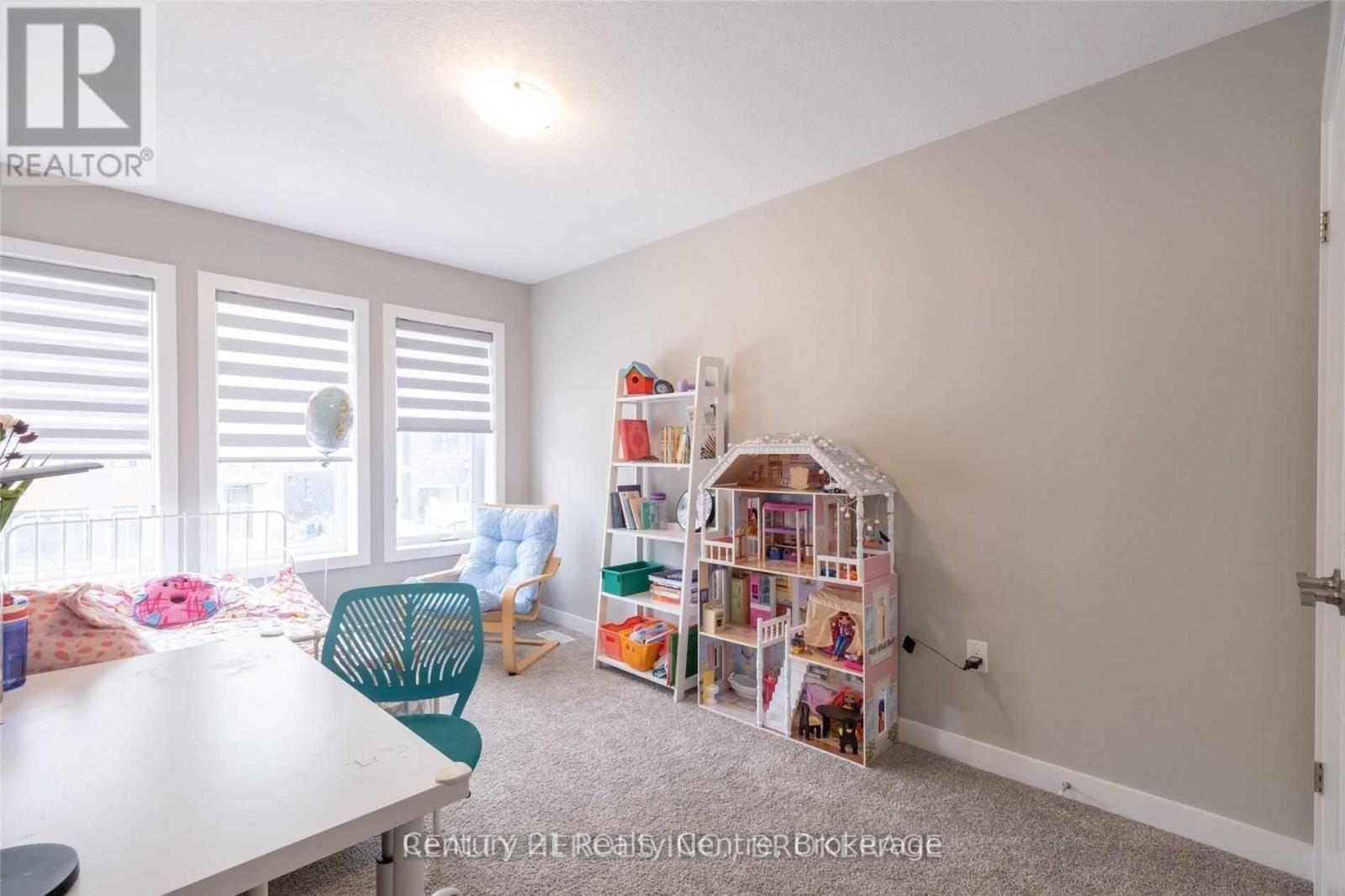 915 Robert Ferrie Drive, Kitchener, Ontario  N2R 0P2 - Photo 10 - X12706098