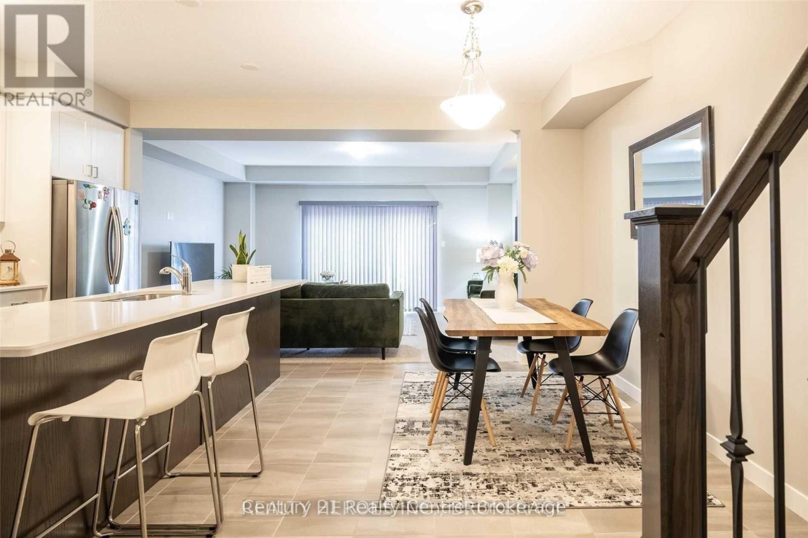 915 Robert Ferrie Drive, Kitchener, Ontario  N2R 0P2 - Photo 12 - X12706098