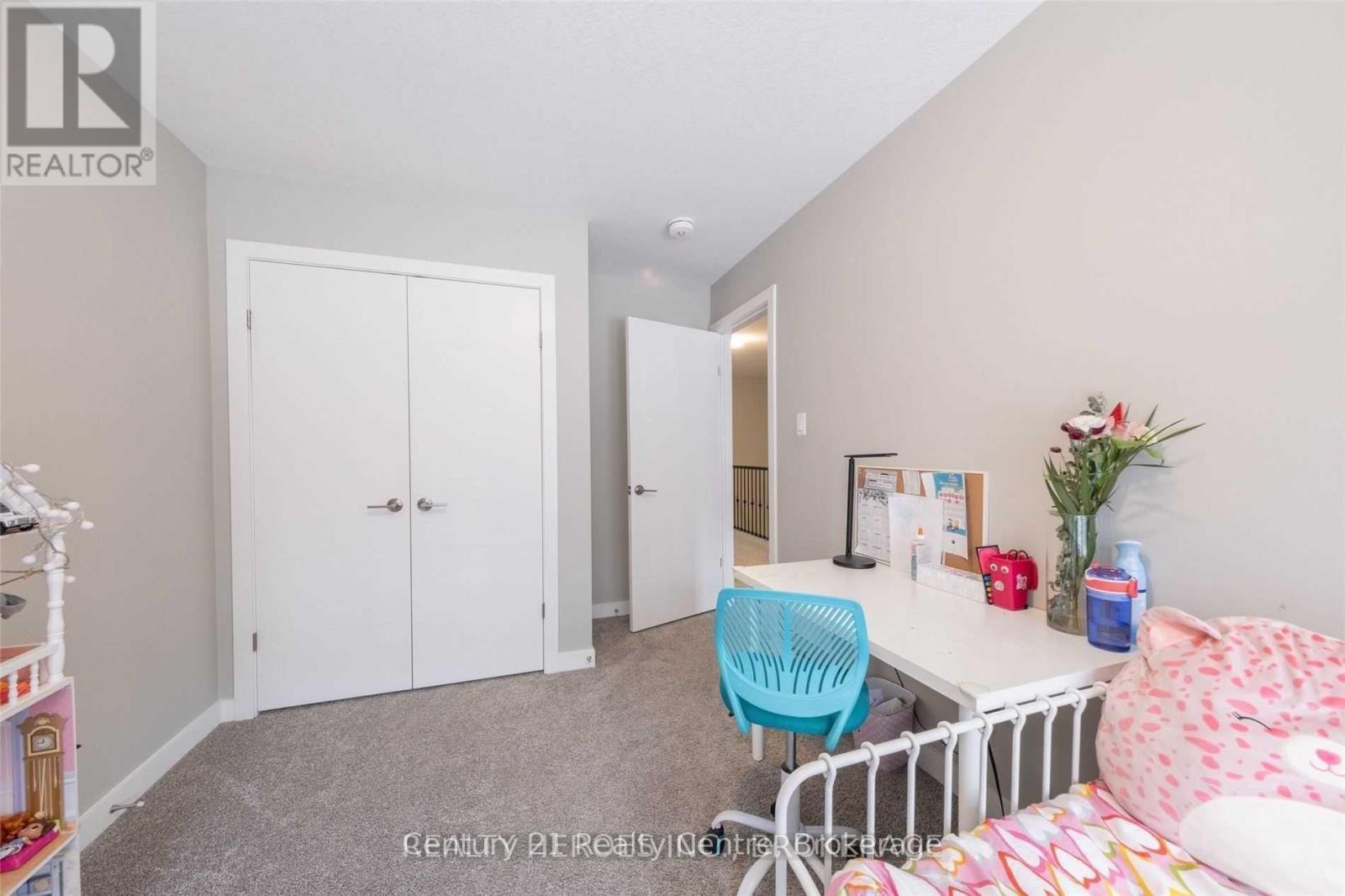 915 Robert Ferrie Drive, Kitchener, Ontario  N2R 0P2 - Photo 13 - X12706098