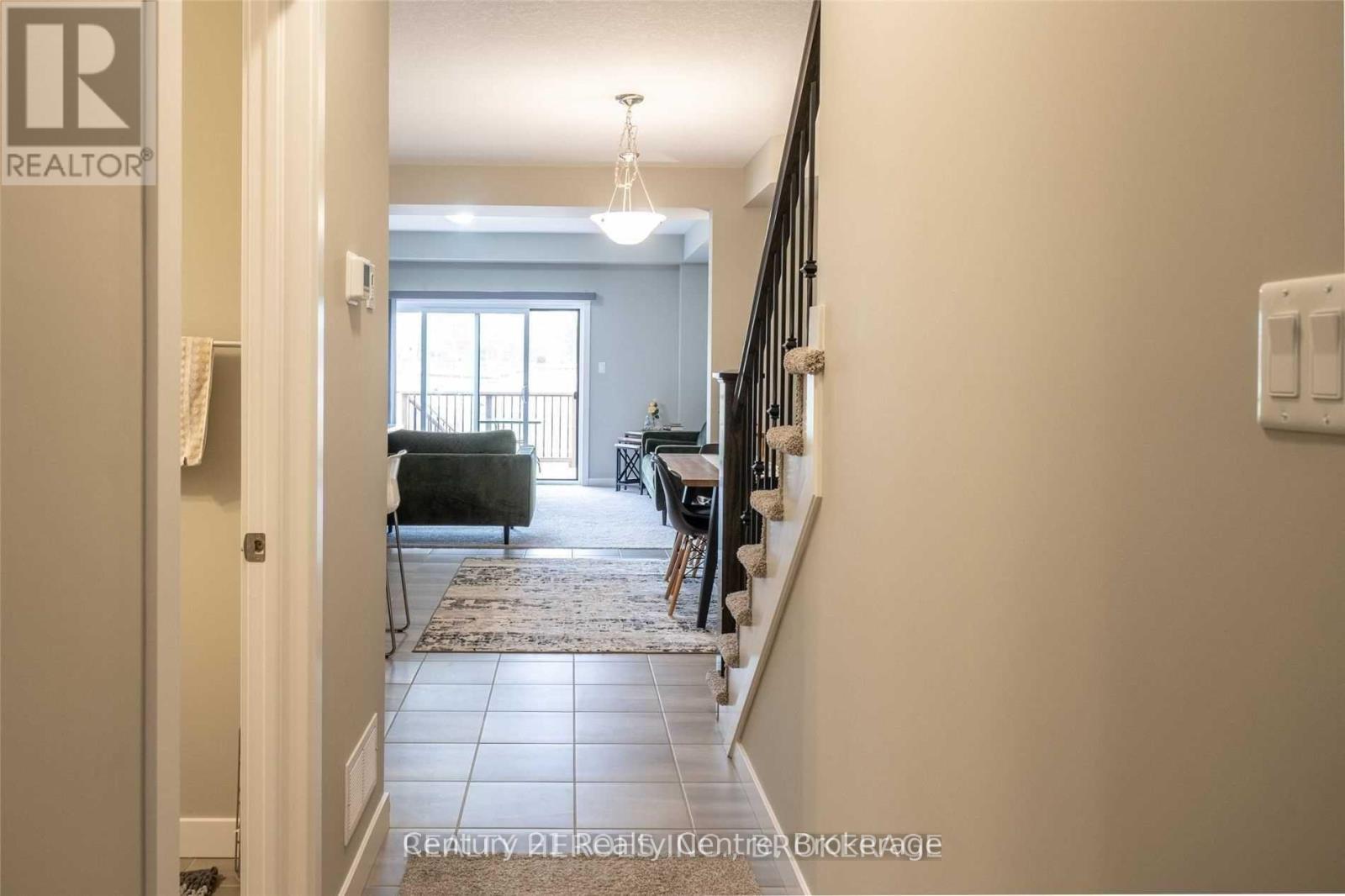 915 Robert Ferrie Drive, Kitchener, Ontario  N2R 0P2 - Photo 14 - X12706098