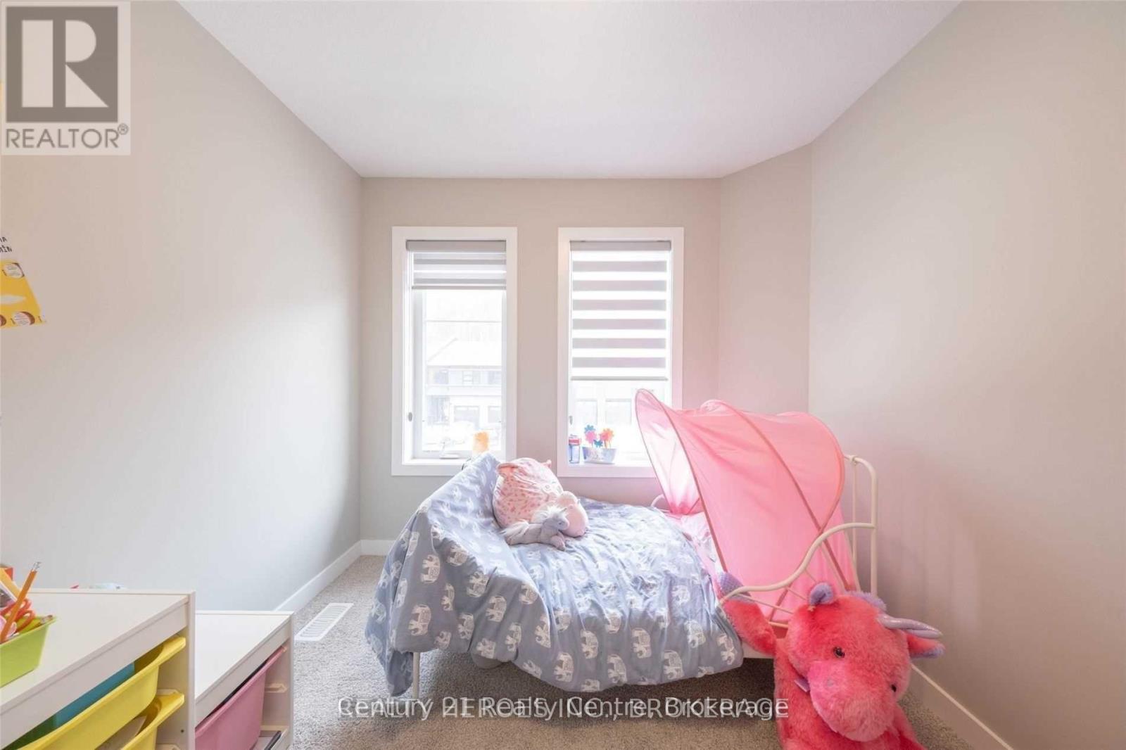 915 Robert Ferrie Drive, Kitchener, Ontario  N2R 0P2 - Photo 15 - X12706098