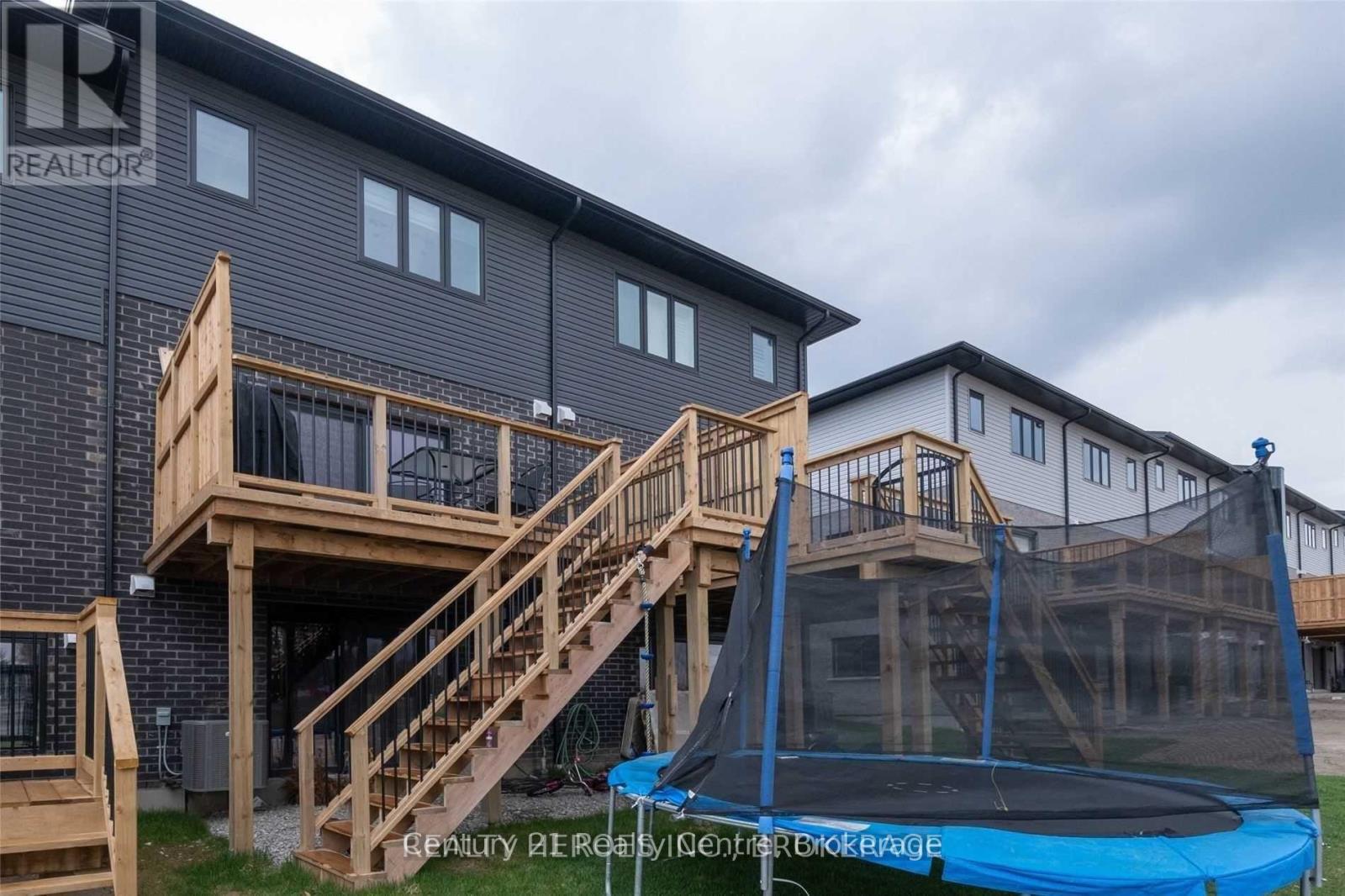 915 Robert Ferrie Drive, Kitchener, Ontario  N2R 0P2 - Photo 18 - X12706098