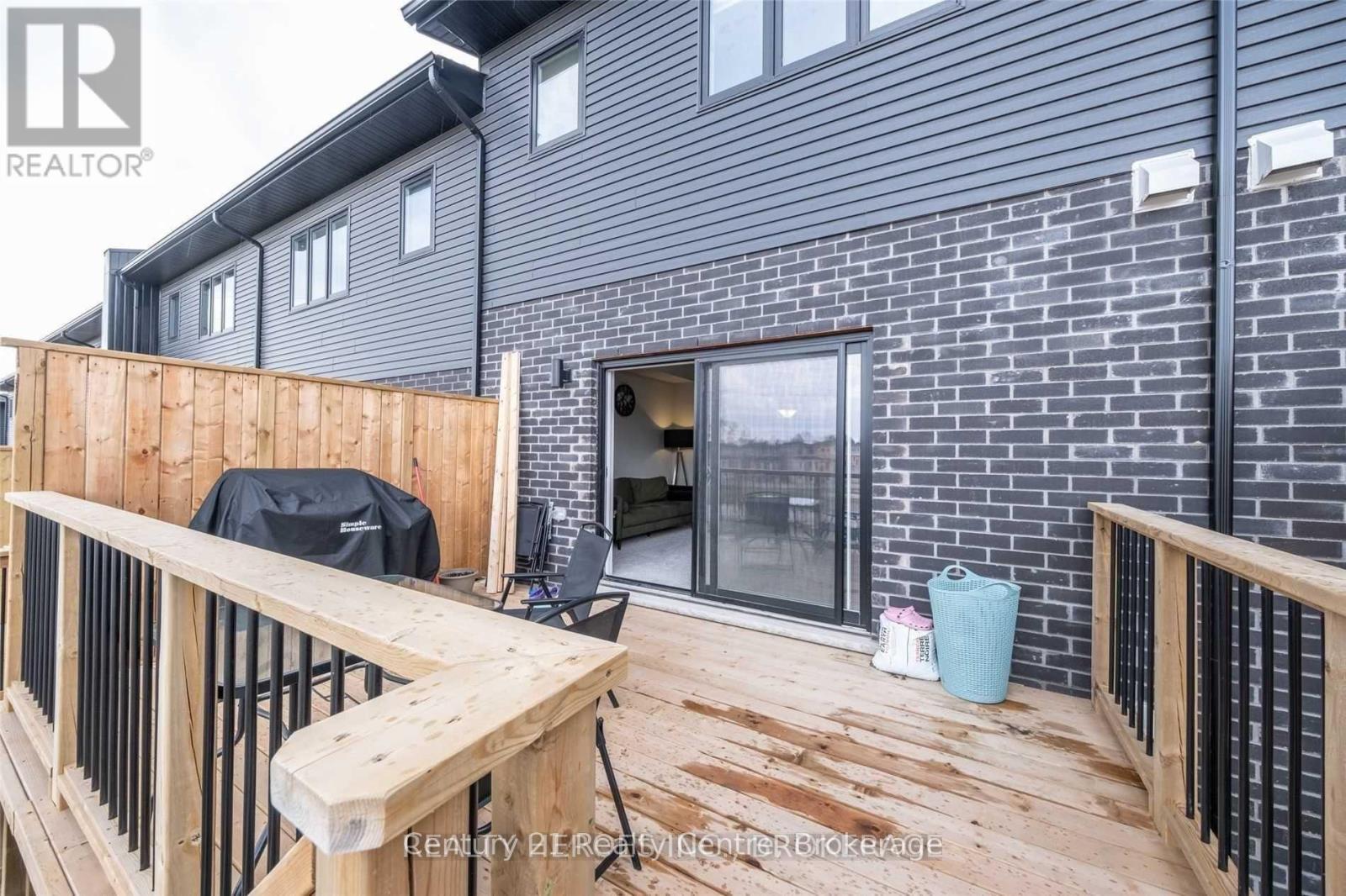 915 Robert Ferrie Drive, Kitchener, Ontario  N2R 0P2 - Photo 19 - X12706098