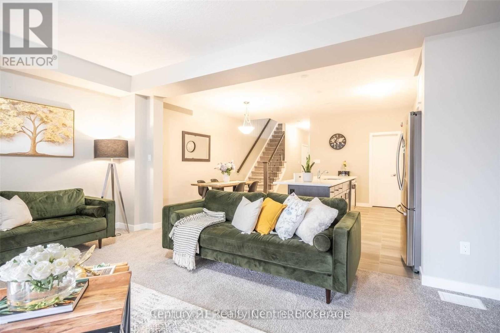 915 Robert Ferrie Drive, Kitchener, Ontario  N2R 0P2 - Photo 2 - X12706098