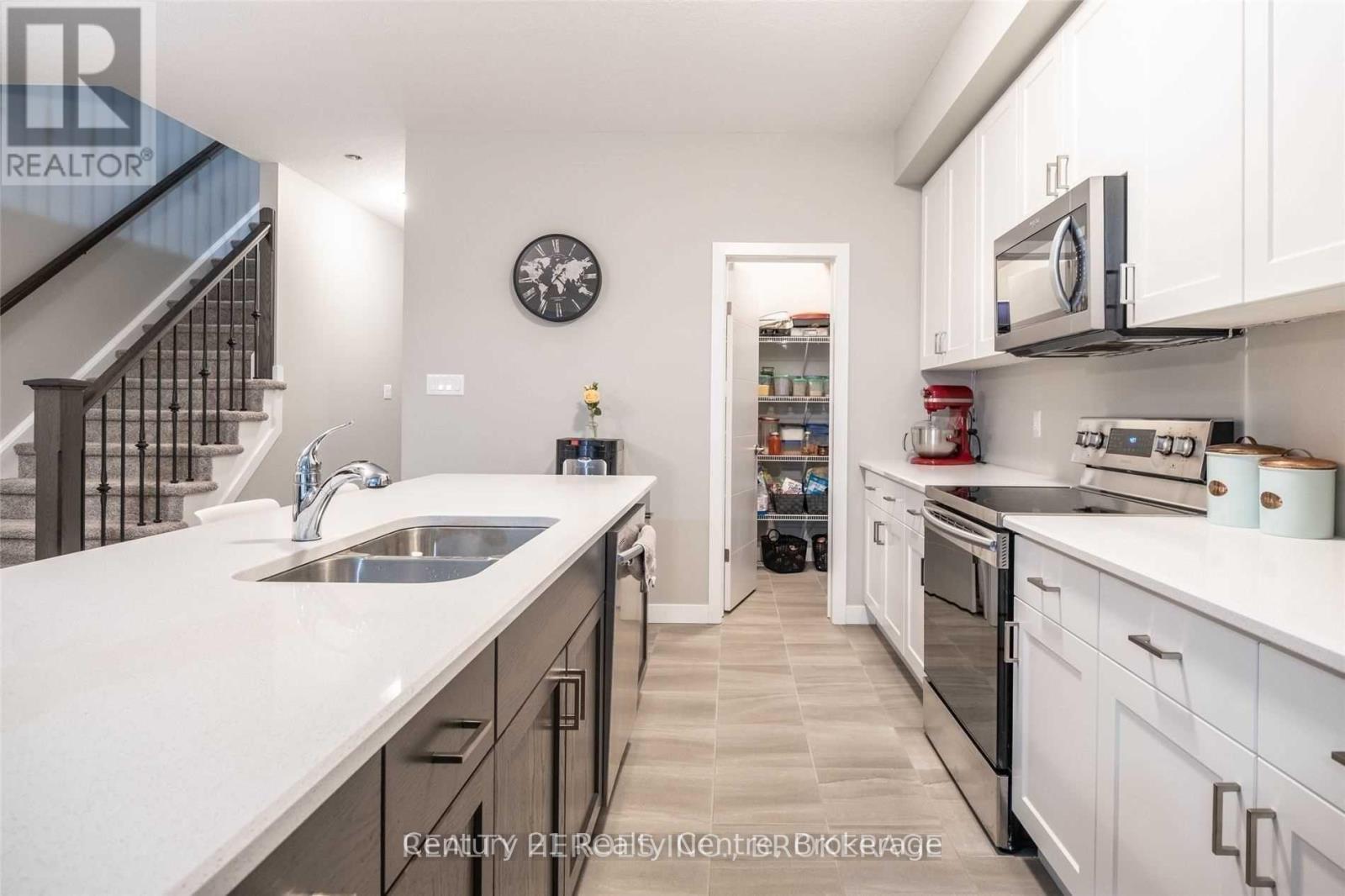 915 Robert Ferrie Drive, Kitchener, Ontario  N2R 0P2 - Photo 25 - X12706098