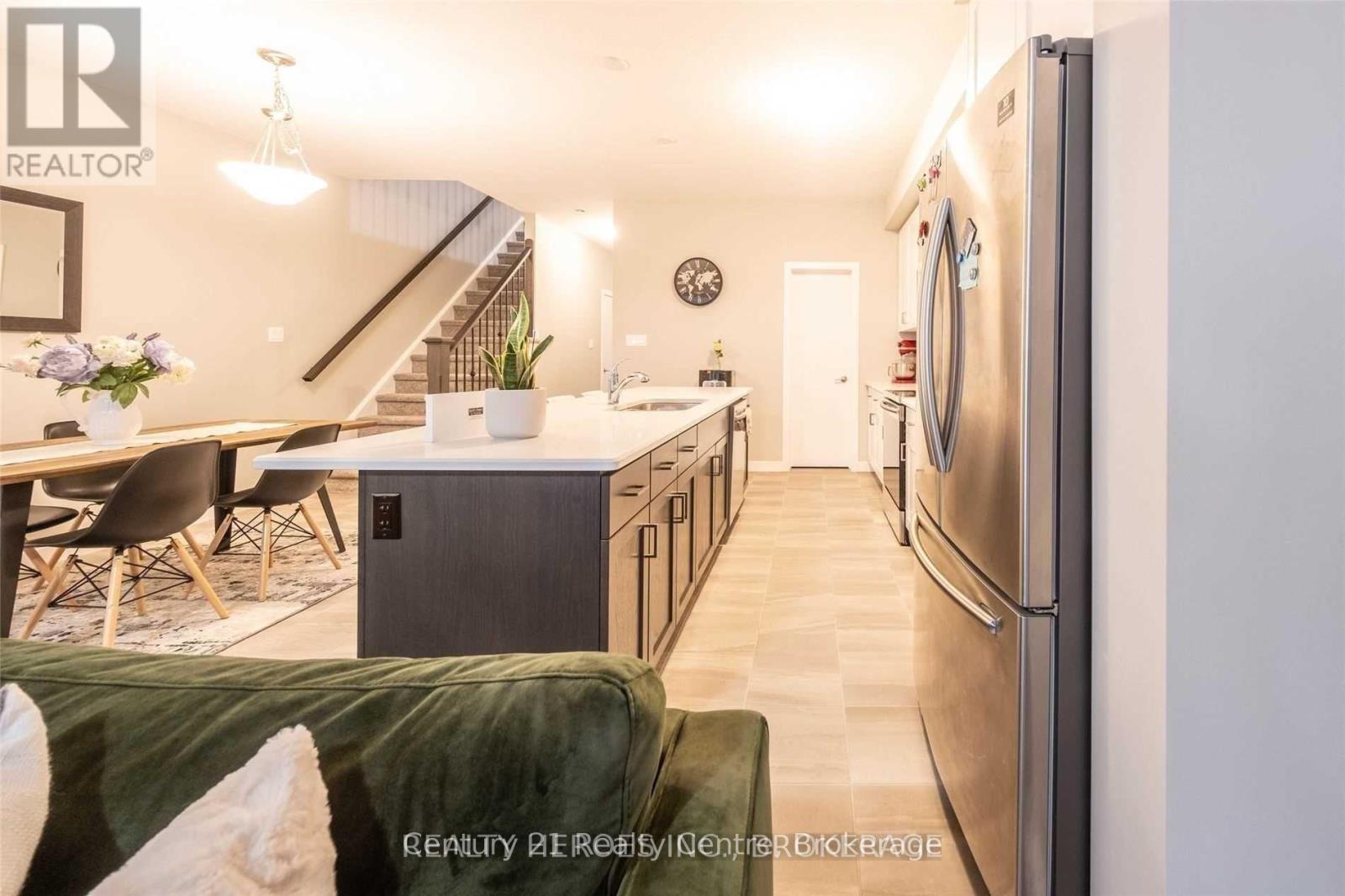 915 Robert Ferrie Drive, Kitchener, Ontario  N2R 0P2 - Photo 27 - X12706098