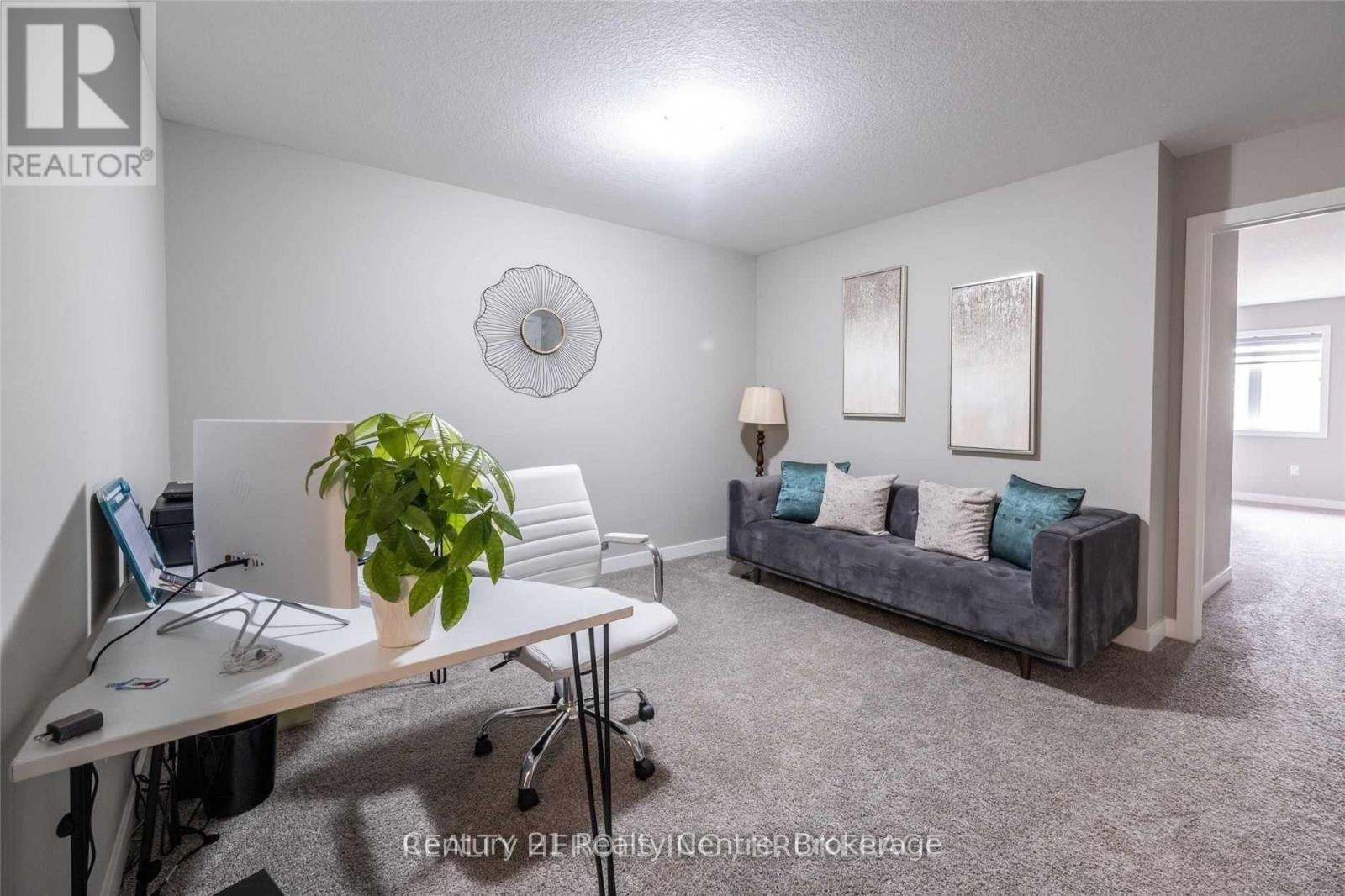 915 Robert Ferrie Drive, Kitchener, Ontario  N2R 0P2 - Photo 3 - X12706098