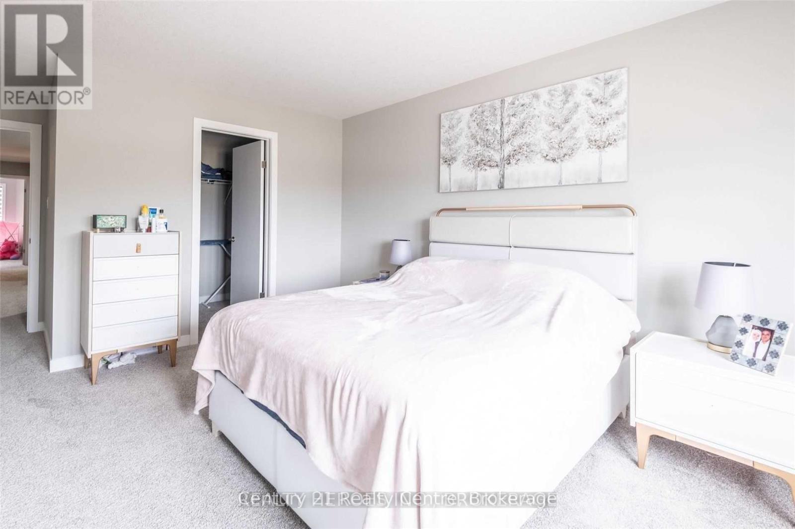 915 Robert Ferrie Drive, Kitchener, Ontario  N2R 0P2 - Photo 6 - X12706098