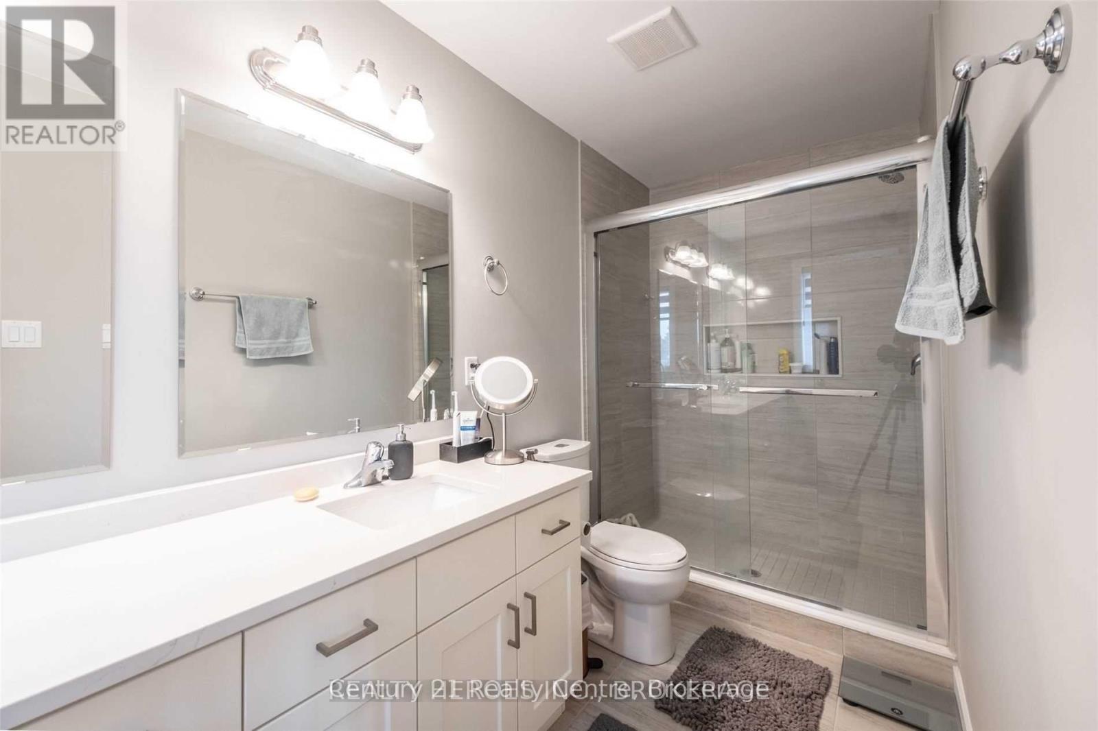 915 Robert Ferrie Drive, Kitchener, Ontario  N2R 0P2 - Photo 7 - X12706098