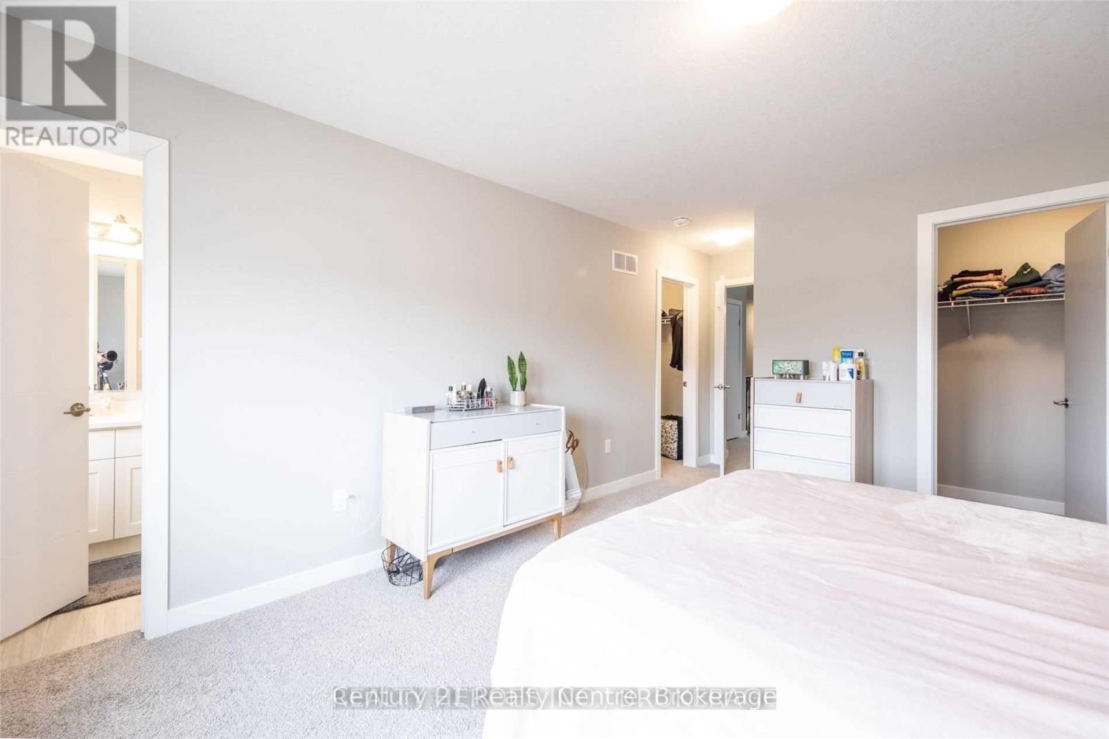 915 Robert Ferrie Drive, Kitchener, Ontario  N2R 0P2 - Photo 8 - X12706098