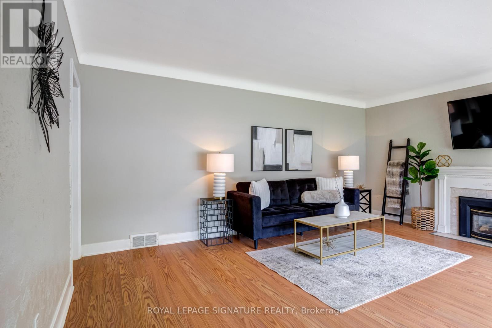 14 Caroline Street, St. Catharines, Ontario  L2T 3G1 - Photo 8 - X12706104