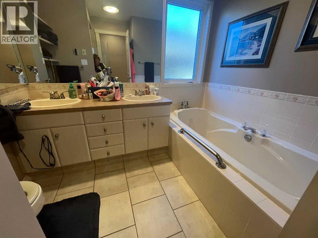 97 Ridgewood Crescent W, Lethbridge, Alberta  T1K 6C9 - Photo 13 - A2278907