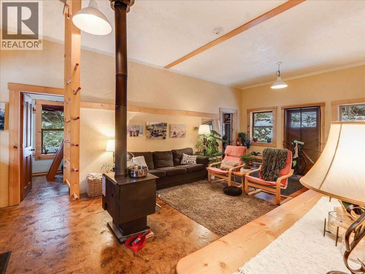 6610 6 Highway, Ymir, British Columbia  V0G 2K0 - Photo 12 - 10371621