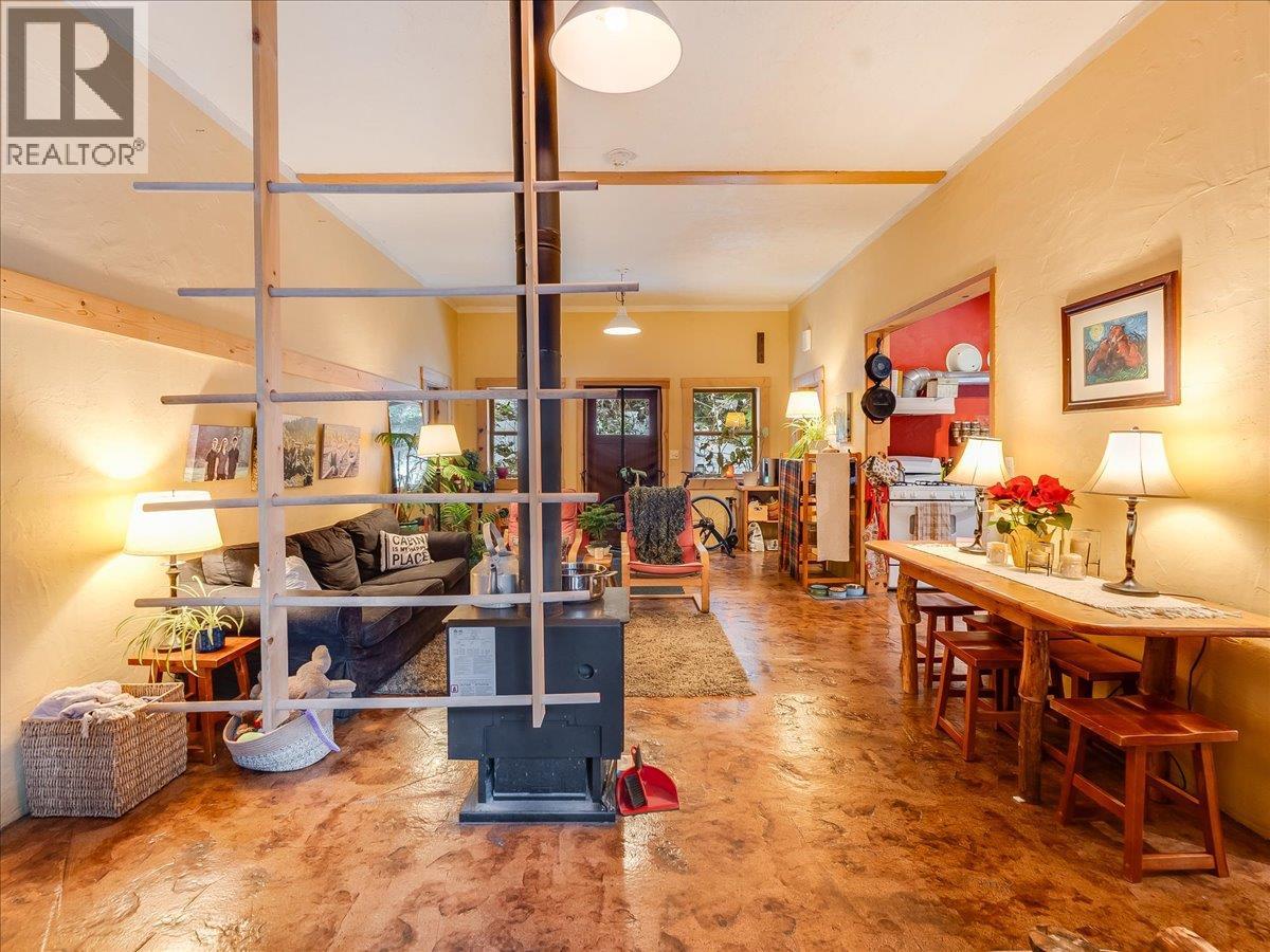 6610 6 Highway, Ymir, British Columbia  V0G 2K0 - Photo 13 - 10371621