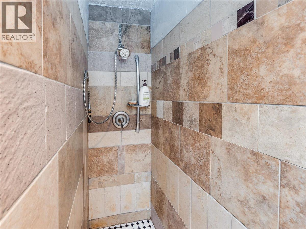 6610 6 Highway, Ymir, British Columbia  V0G 2K0 - Photo 23 - 10371621