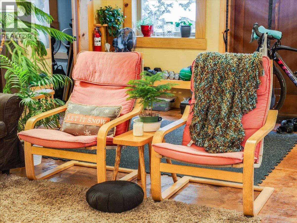 6610 6 Highway, Ymir, British Columbia  V0G 2K0 - Photo 9 - 10371621