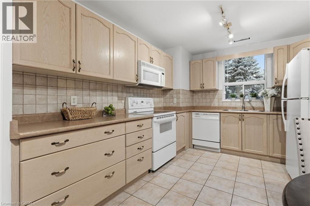 2085 Amherst Heights Drive Unit# 208, Burlington, Ontario  L7P 5C2 - Photo 8 - 40799295