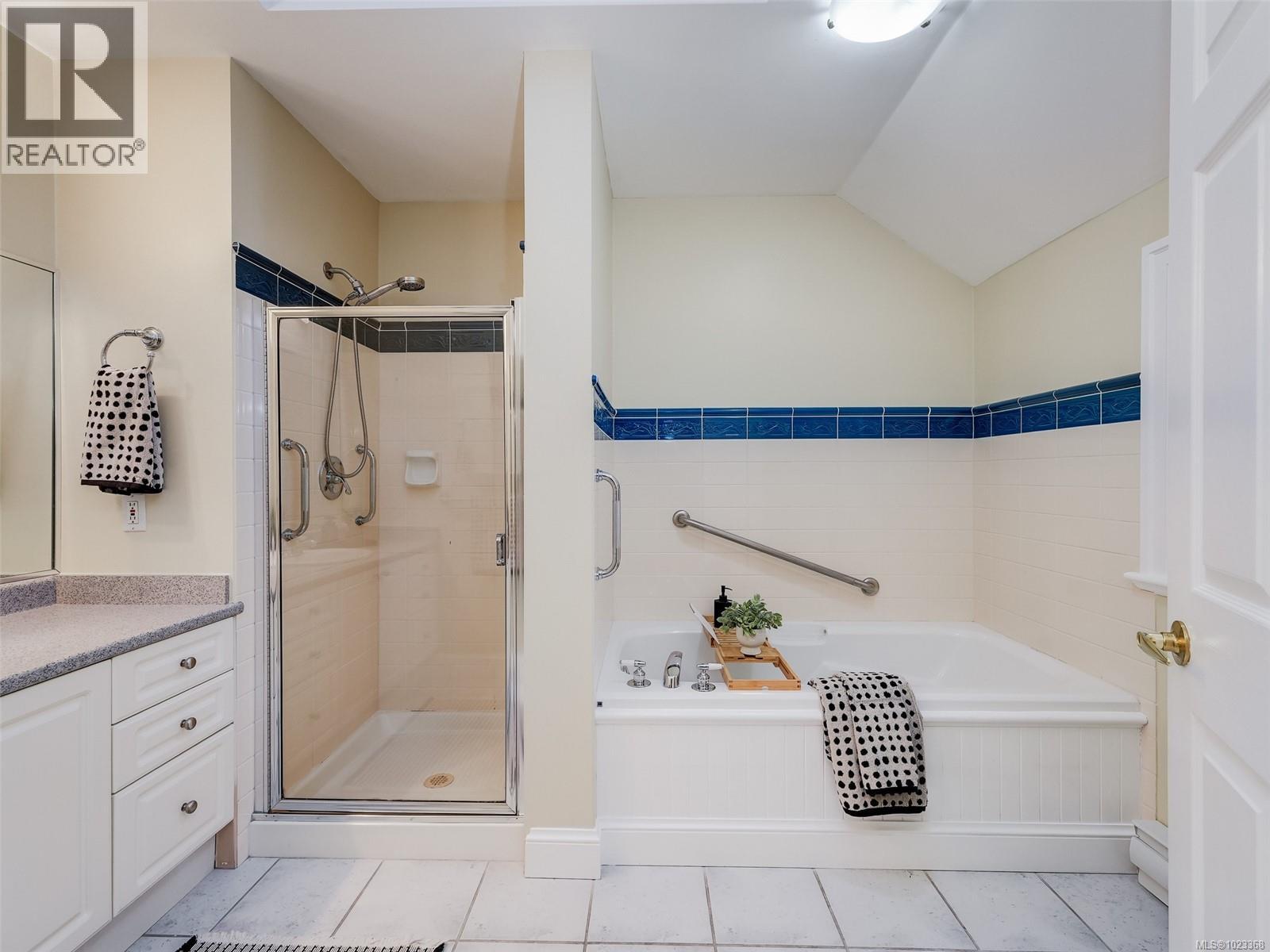 2 2573 Kilgary Pl, Saanich, British Columbia  V8W 1J2 - Photo 19 - 1023368