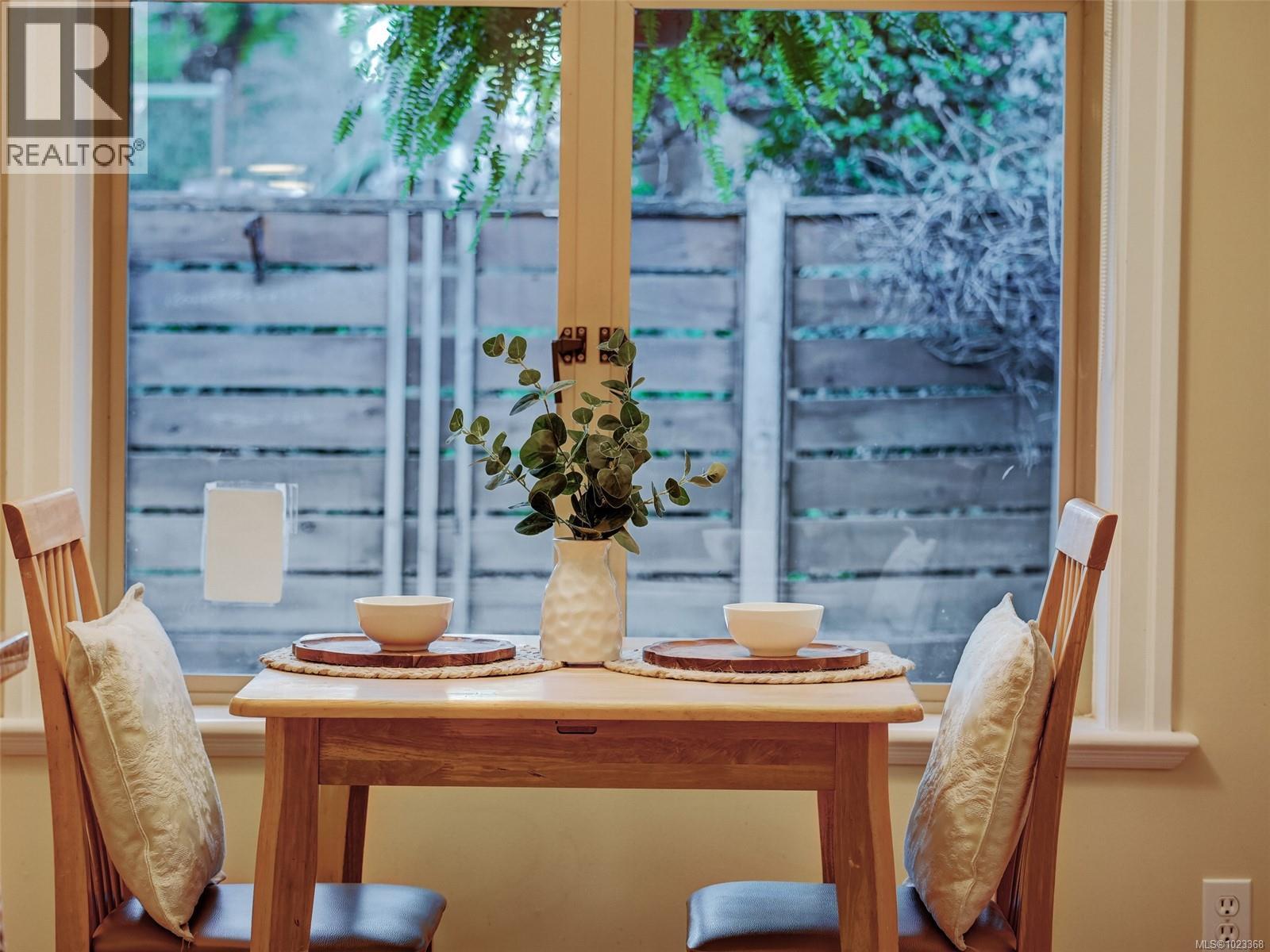 2 2573 Kilgary Pl, Saanich, British Columbia  V8W 1J2 - Photo 11 - 1023368