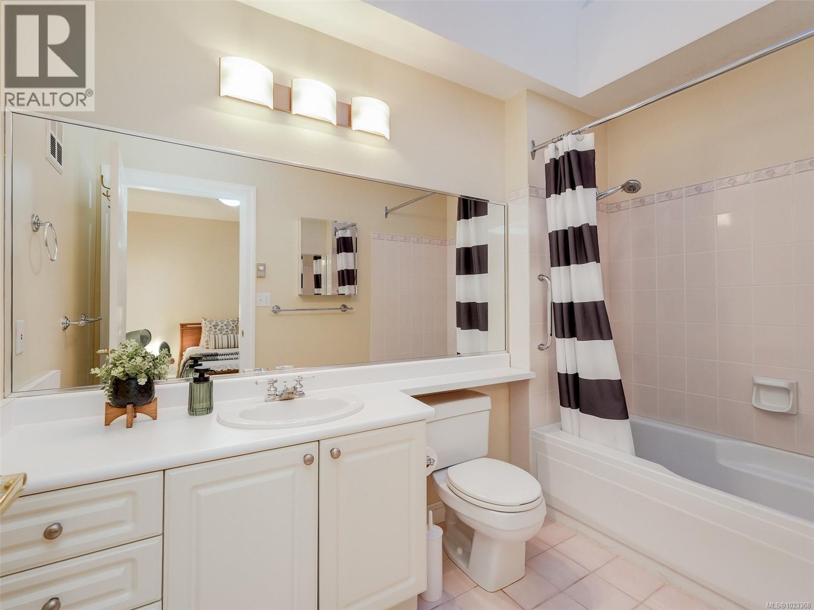 2 2573 Kilgary Pl, Saanich, British Columbia  V8W 1J2 - Photo 22 - 1023368