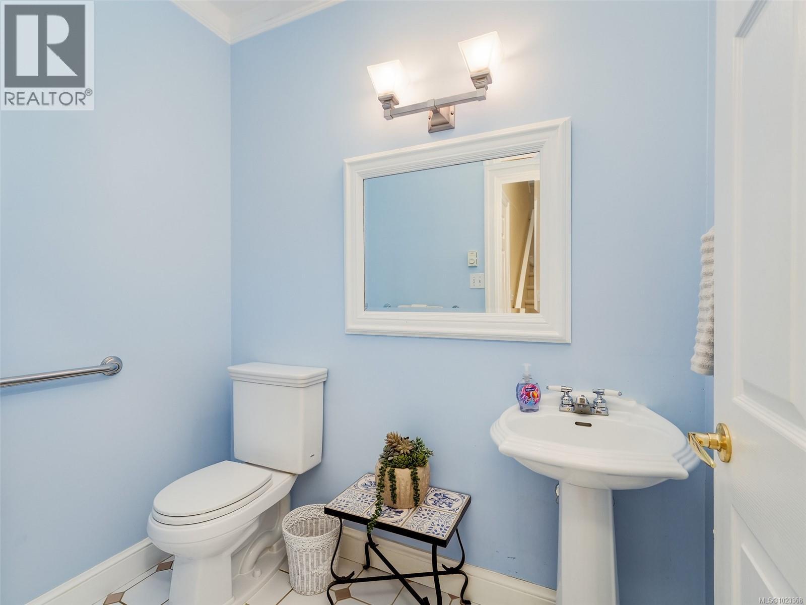 2 2573 Kilgary Pl, Saanich, British Columbia  V8W 1J2 - Photo 16 - 1023368