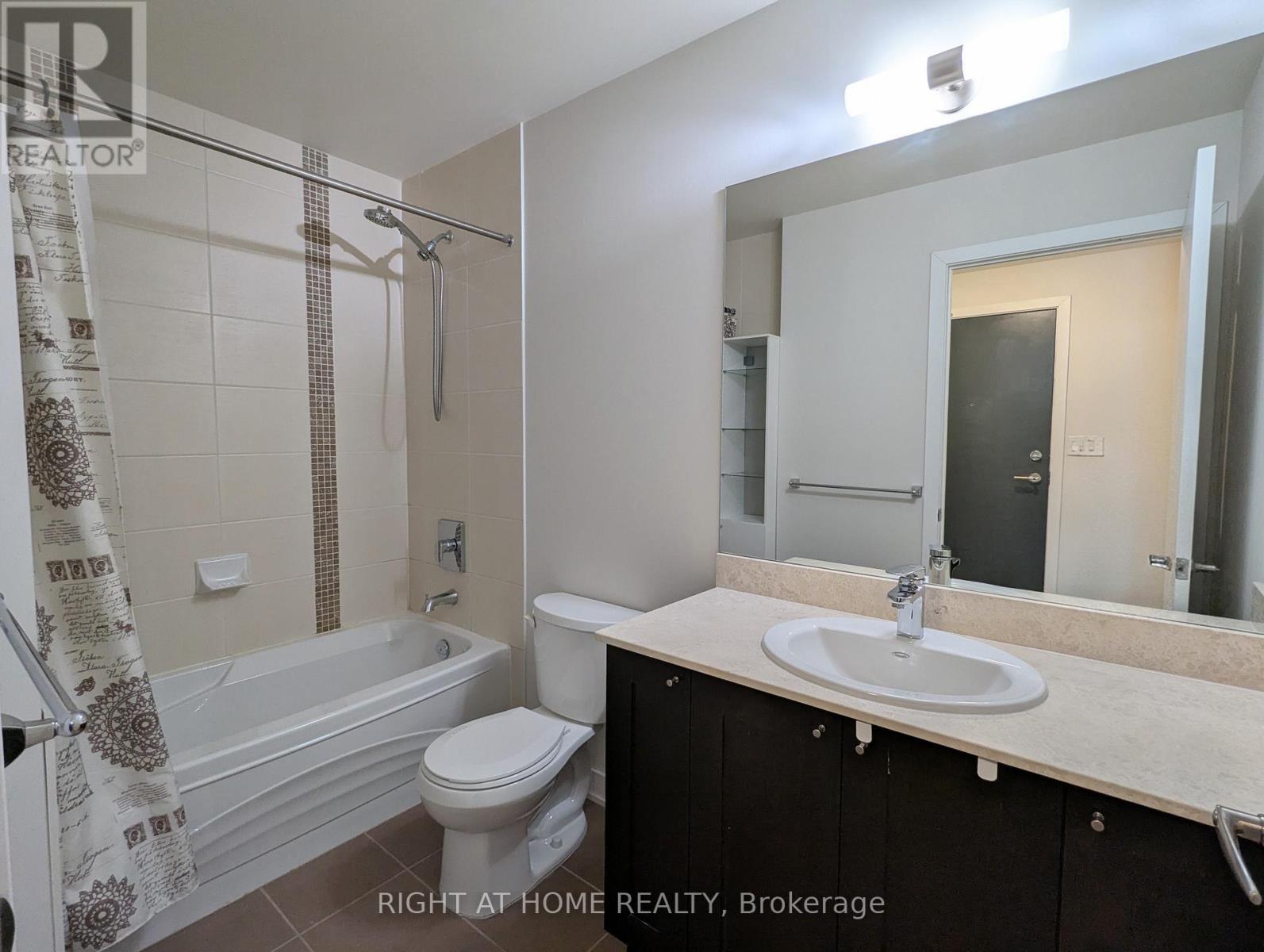 2210 - 4070 Confederation Parkway, Mississauga, Ontario  L5B 0E9 - Photo 11 - W12706144