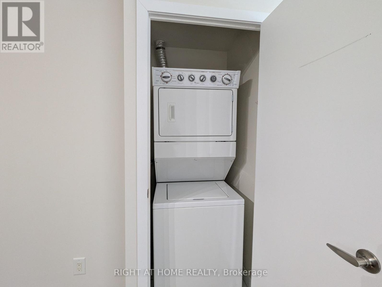 2210 - 4070 Confederation Parkway, Mississauga, Ontario  L5B 0E9 - Photo 12 - W12706144