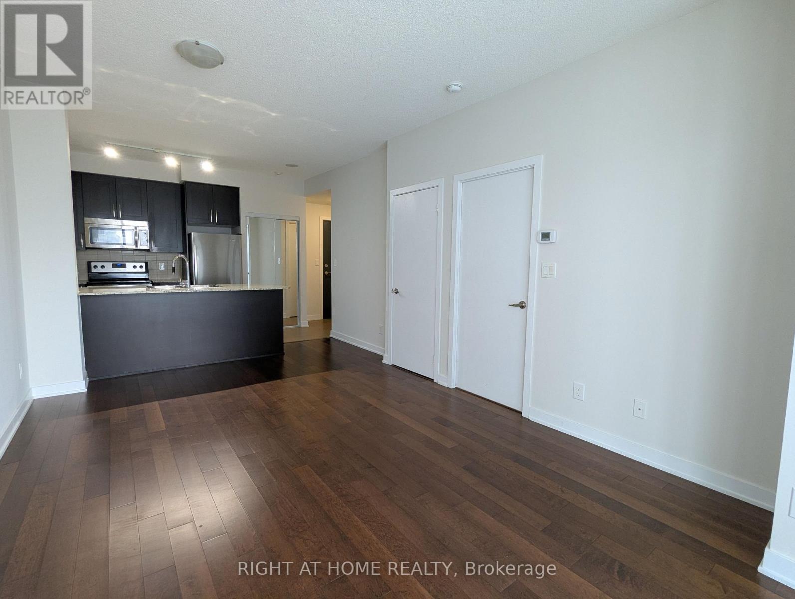 2210 - 4070 Confederation Parkway, Mississauga, Ontario  L5B 0E9 - Photo 6 - W12706144