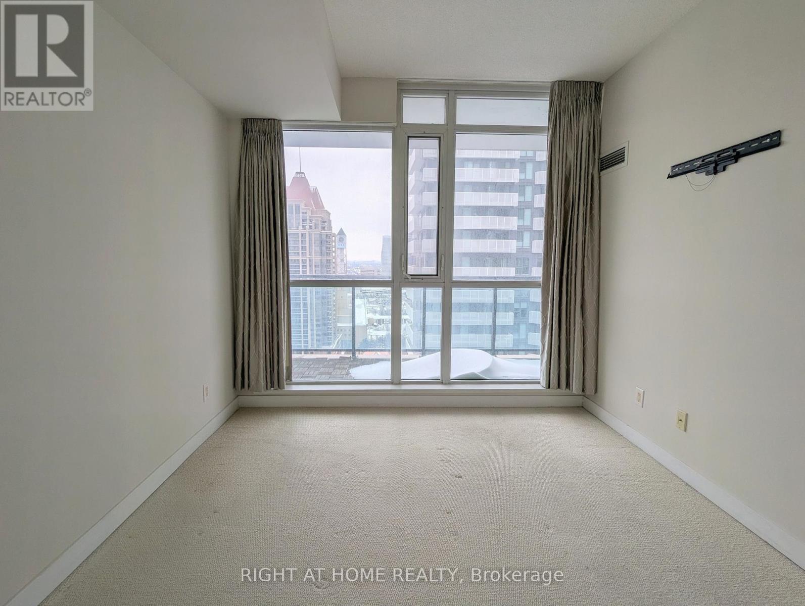 2210 - 4070 Confederation Parkway, Mississauga, Ontario  L5B 0E9 - Photo 8 - W12706144