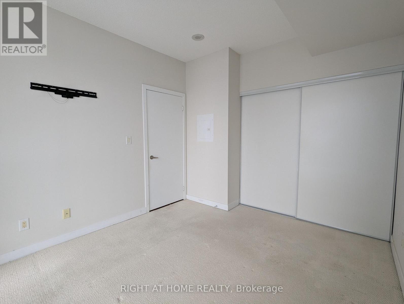 2210 - 4070 Confederation Parkway, Mississauga, Ontario  L5B 0E9 - Photo 9 - W12706144