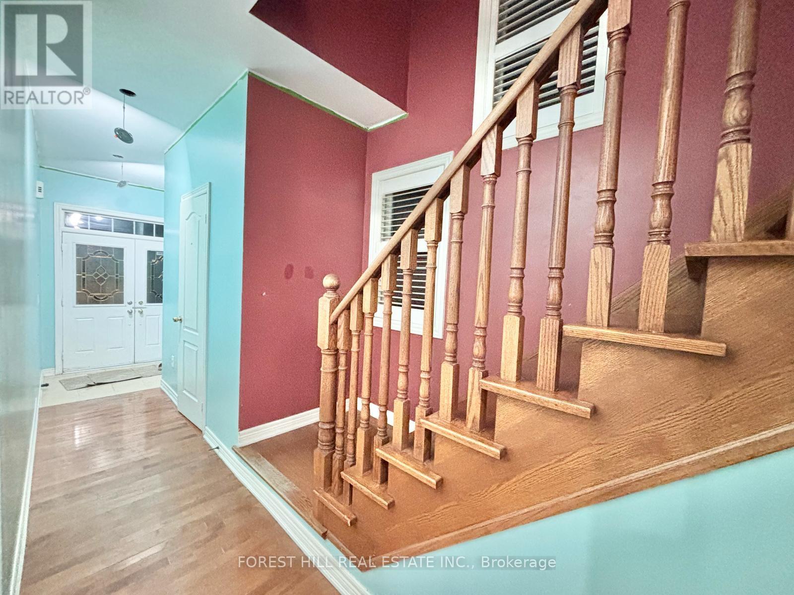 38 Crystalview Crescent, Brampton, Ontario  L6P 2R7 - Photo 2 - W12706146