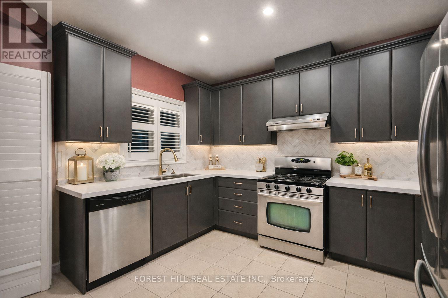 38 Crystalview Crescent, Brampton, Ontario  L6P 2R7 - Photo 6 - W12706146