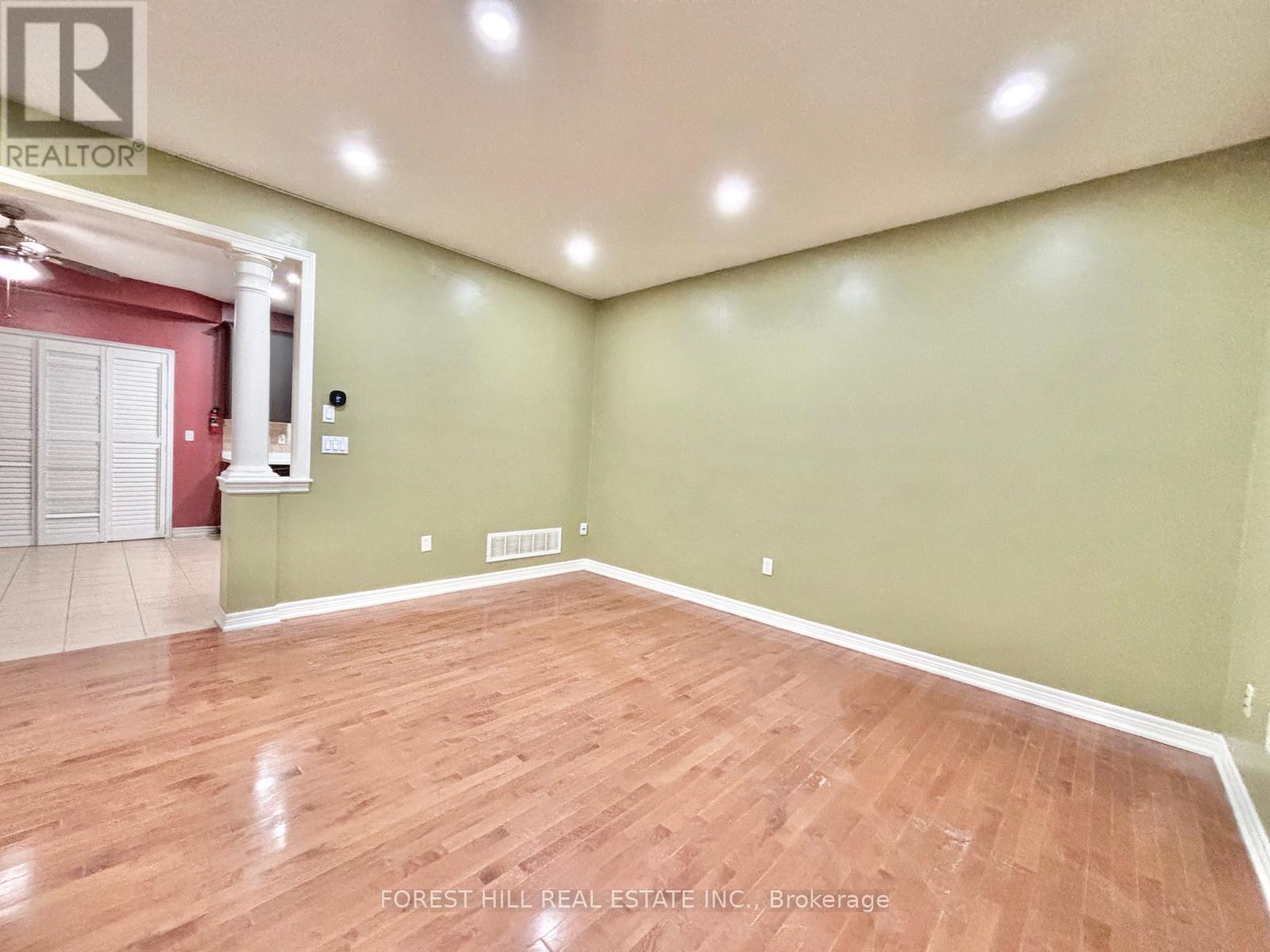 38 Crystalview Crescent, Brampton, Ontario  L6P 2R7 - Photo 7 - W12706146