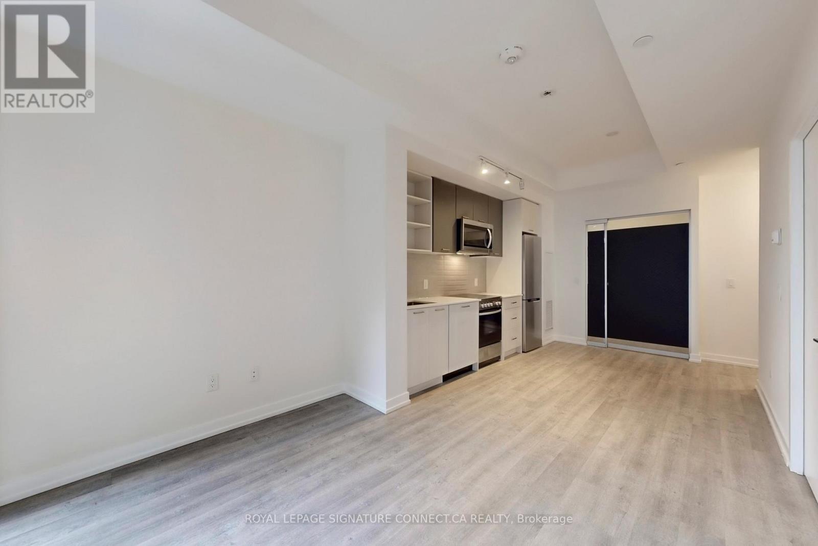 612 - 2300 St Clair Avenue W, Toronto, Ontario  M6N 0B3 - Photo 6 - W12706154