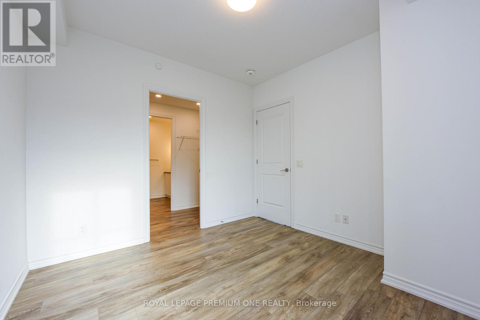 204 - 571 Prince Edward Drive N, Toronto, Ontario  M8X 0A1 - Photo 6 - W12706172