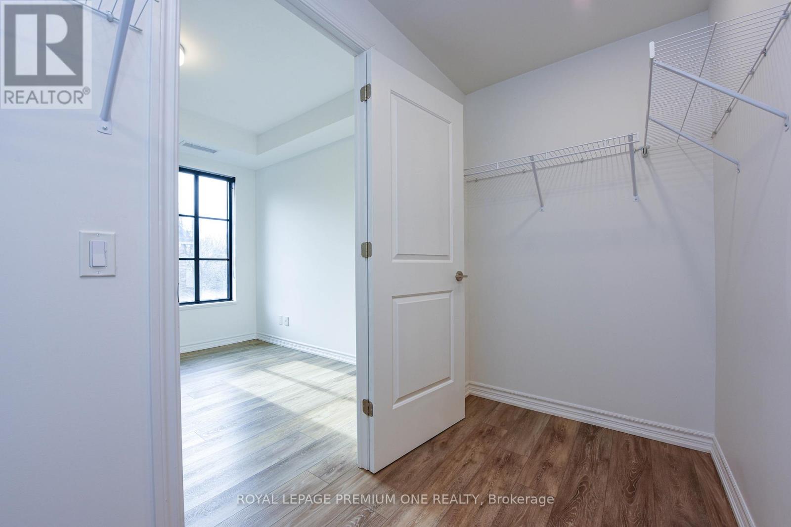 204 - 571 Prince Edward Drive N, Toronto, Ontario  M8X 0A1 - Photo 7 - W12706172